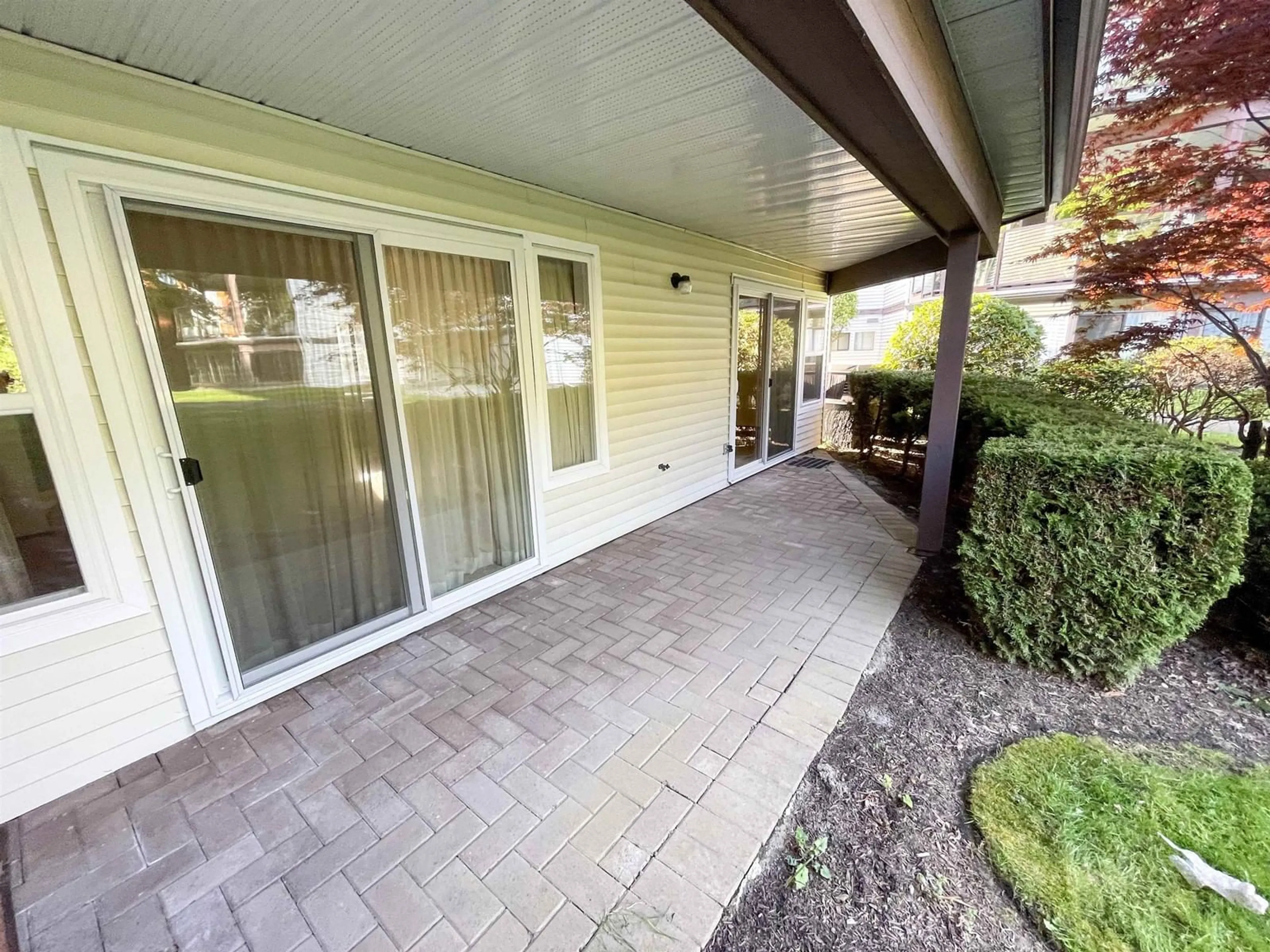 Patio, street for 101 - 13894 102, Surrey British Columbia V3T1P1