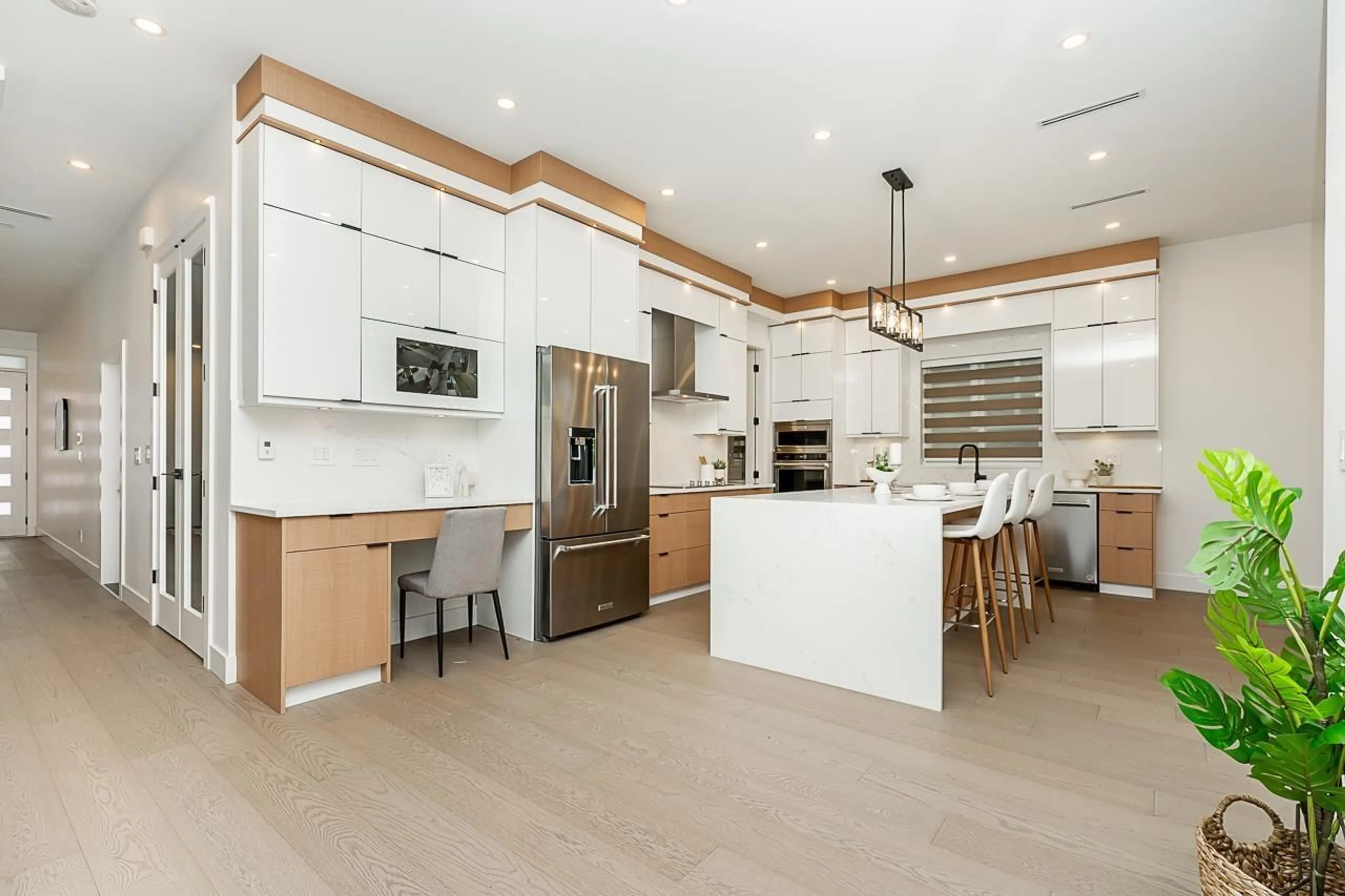 Contemporary kitchen, unknown for 7511 205, Langley British Columbia V2Y3S8