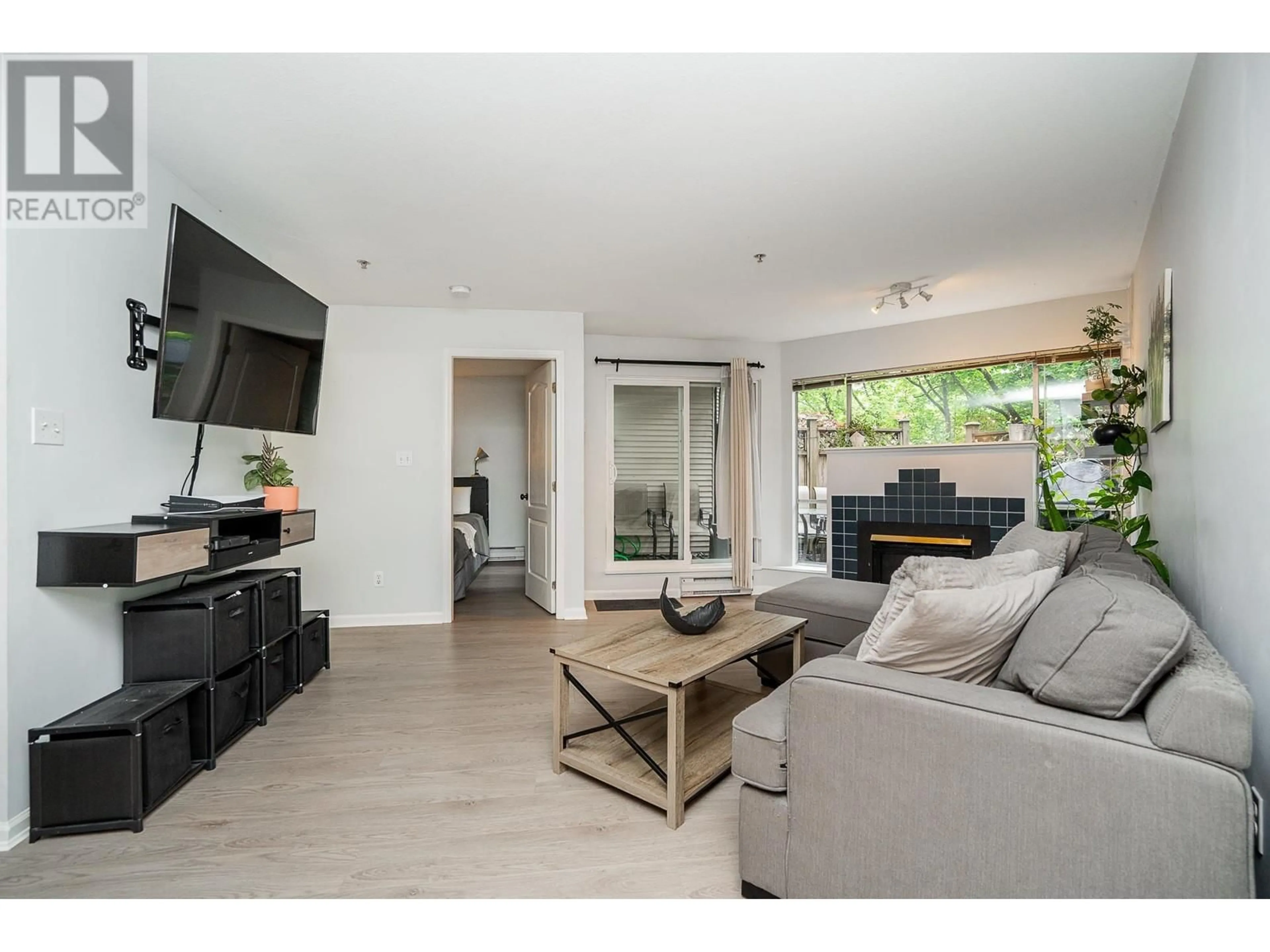Living room with furniture, wood/laminate floor for 111 - 2401 HAWTHORNE AVENUE, Port Coquitlam British Columbia V3C6R9