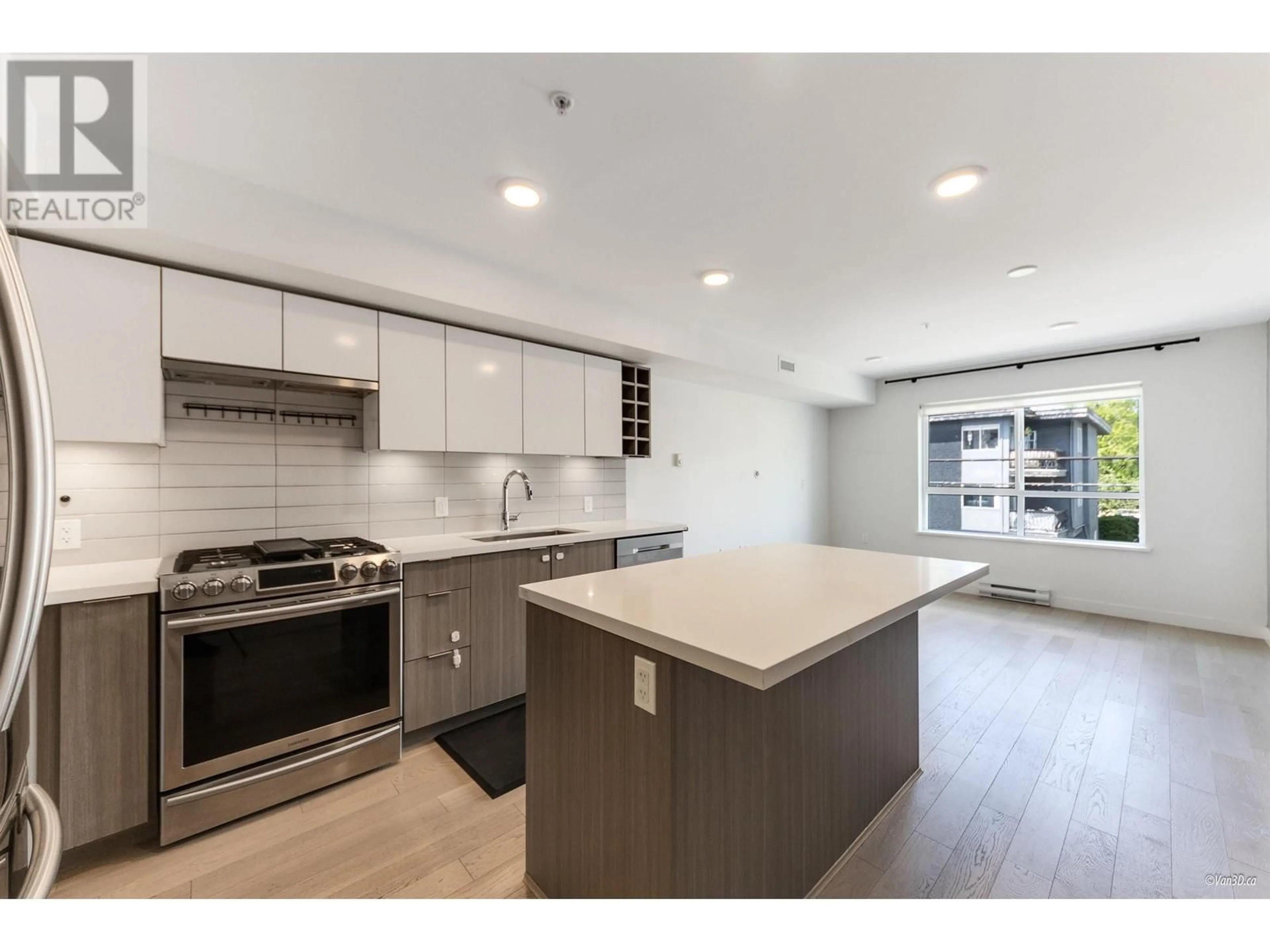 Open concept kitchen, unknown for 10 - 365 16TH AVENUE, Vancouver British Columbia V5T2T7