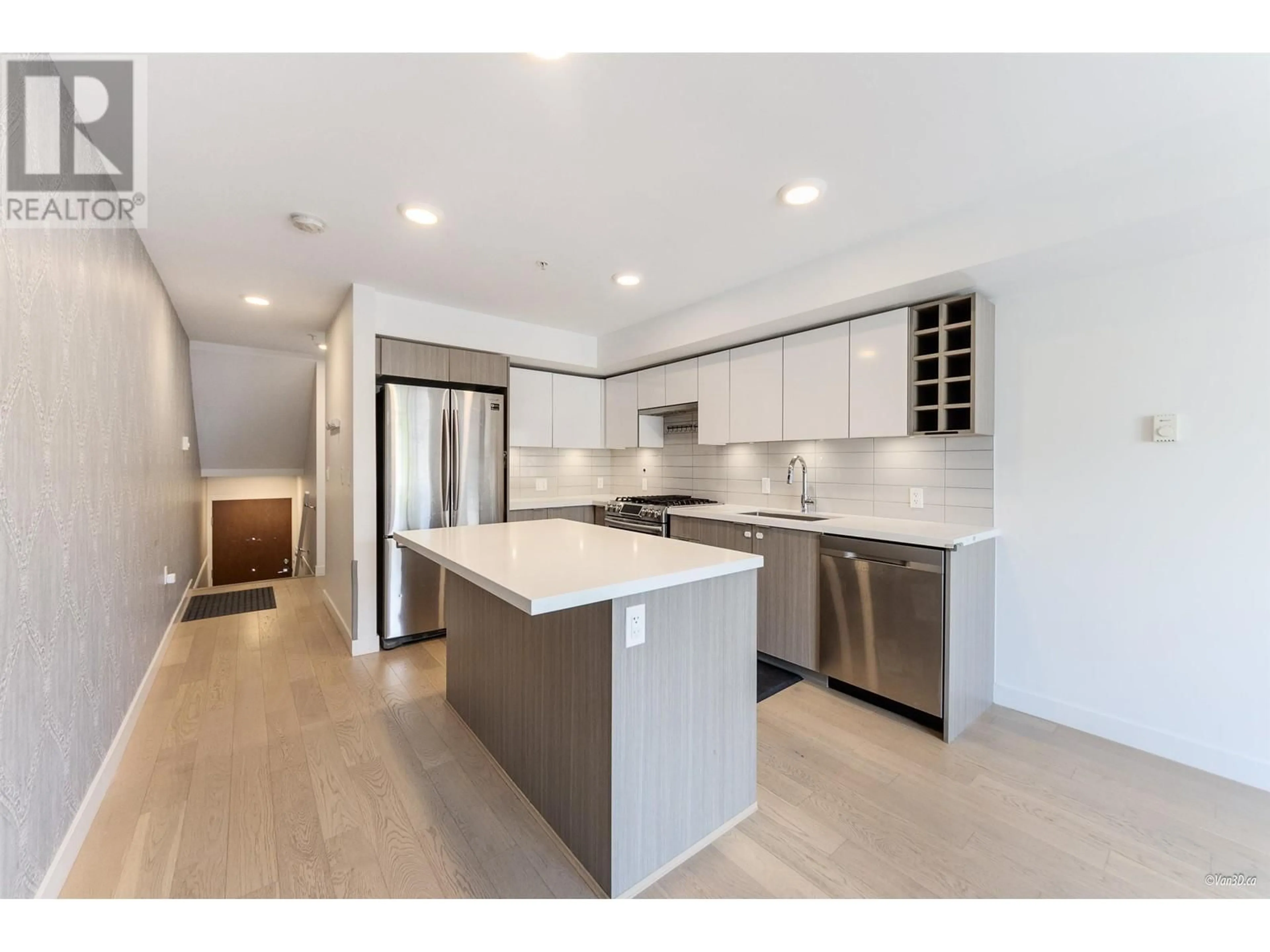 Open concept kitchen, unknown for 10 - 365 16TH AVENUE, Vancouver British Columbia V5T2T7