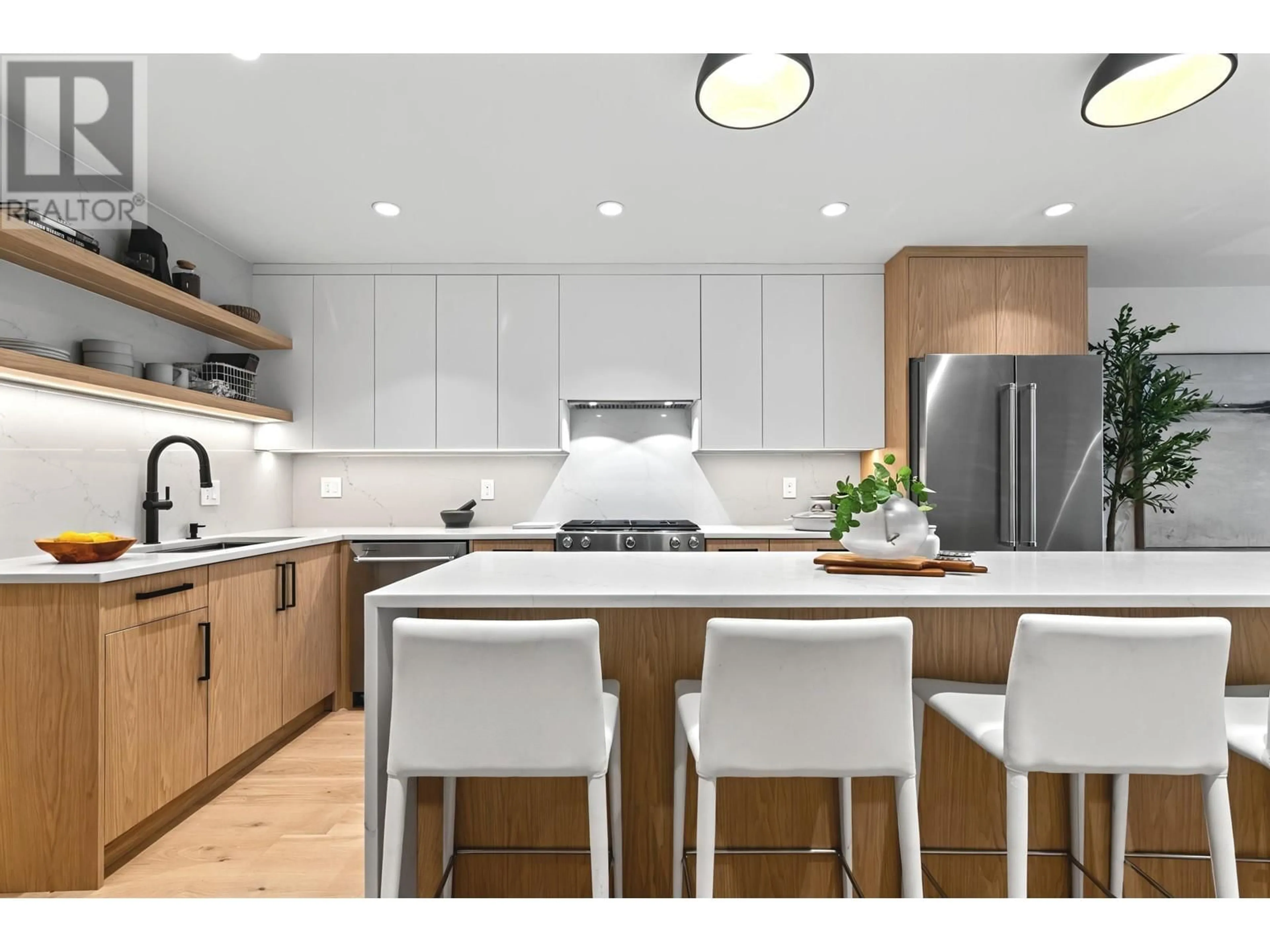 Open concept kitchen, unknown for 410 - 288 6TH STREET, North Vancouver British Columbia V7L1P5