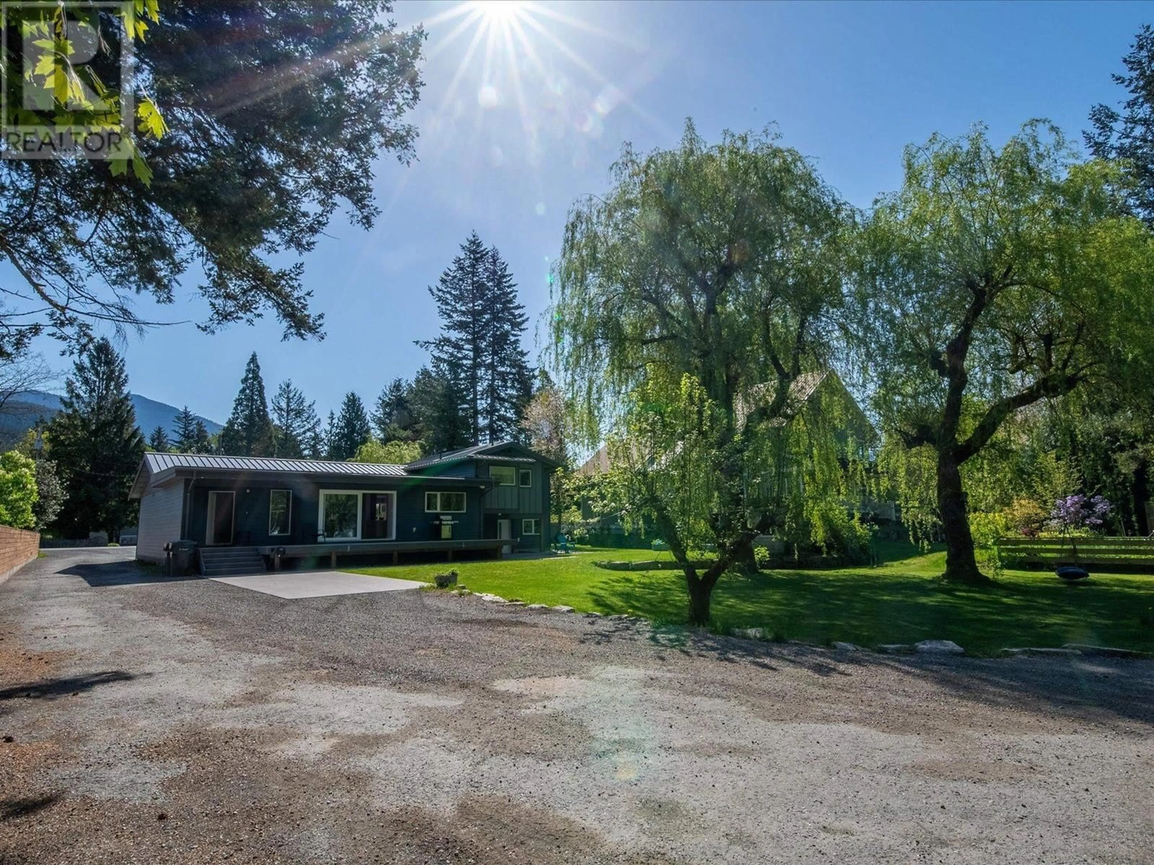 A pic from outside/outdoor area/front of a property/back of a property/a pic from drone, street for 41549 COTTONWOOD ROAD, Squamish British Columbia V0N3G0