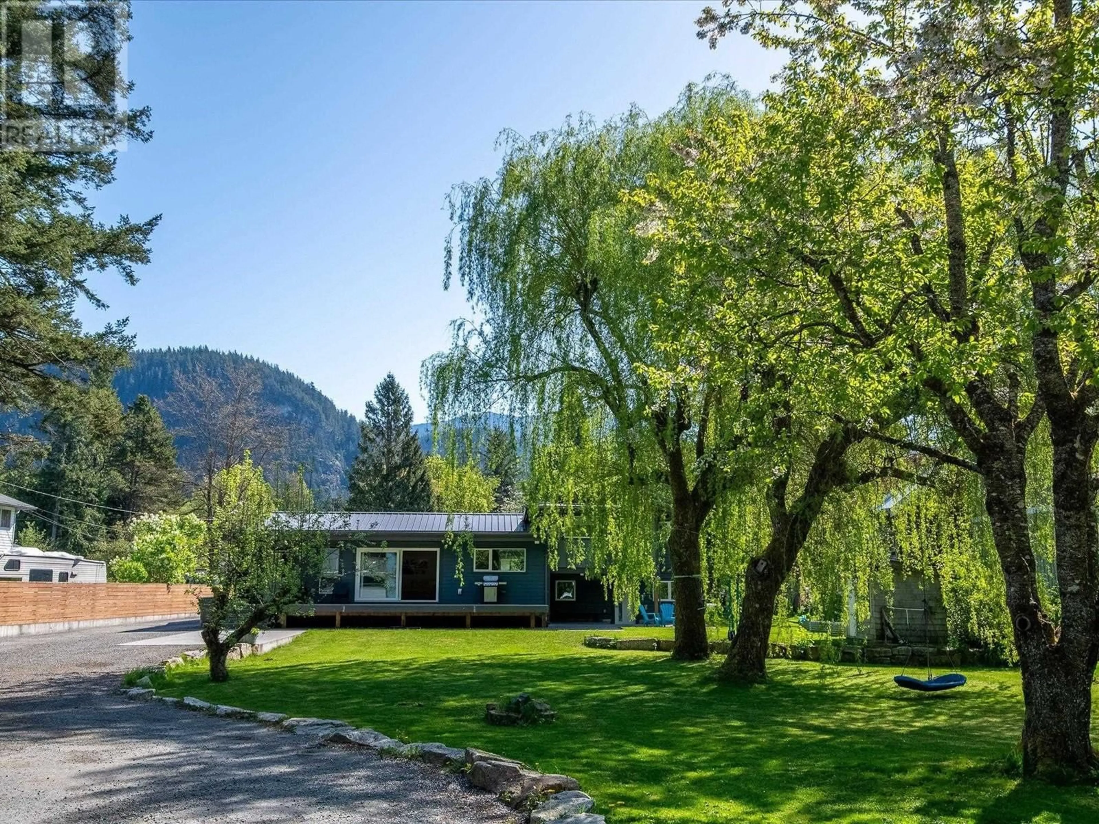A pic from outside/outdoor area/front of a property/back of a property/a pic from drone, unknown for 41549 COTTONWOOD ROAD, Squamish British Columbia V0N3G0