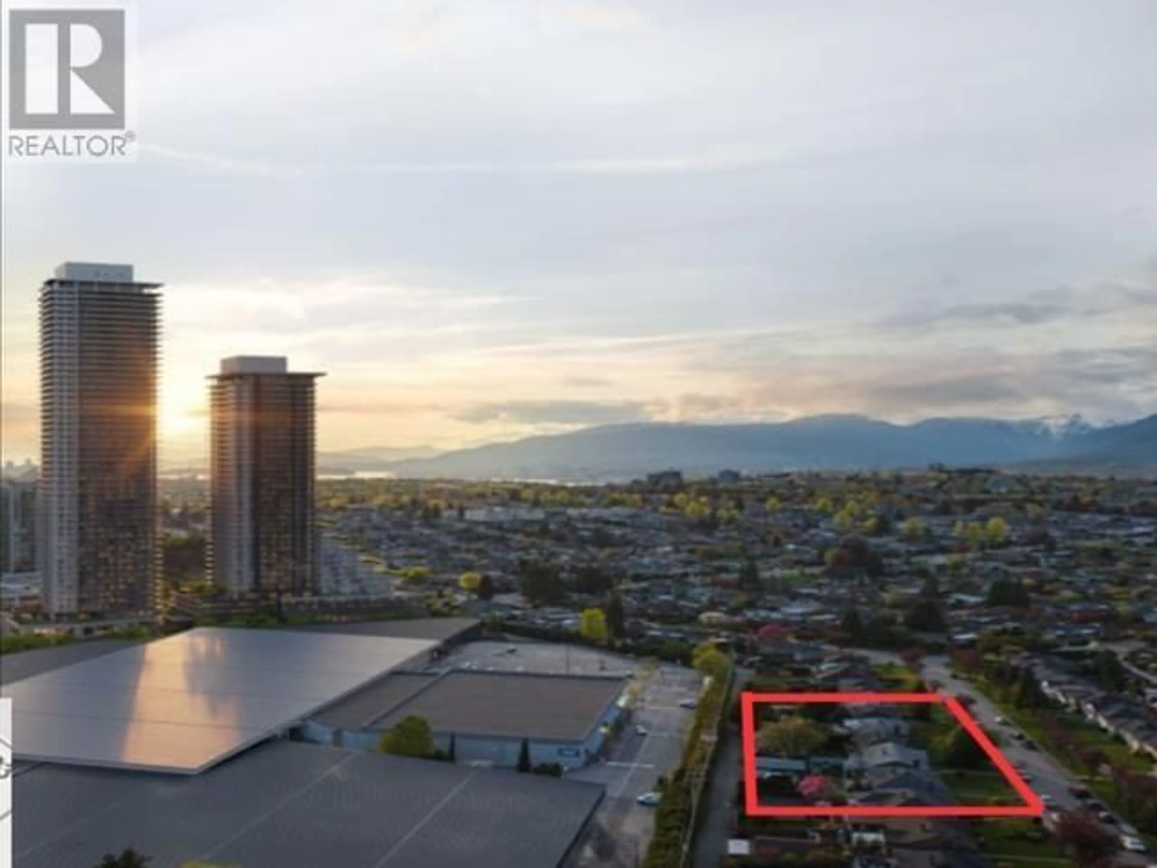 A pic from outside/outdoor area/front of a property/back of a property/a pic from drone, city buildings view from balcony for 4648 BRENTLAWN DRIVE, Burnaby British Columbia V5C3V2