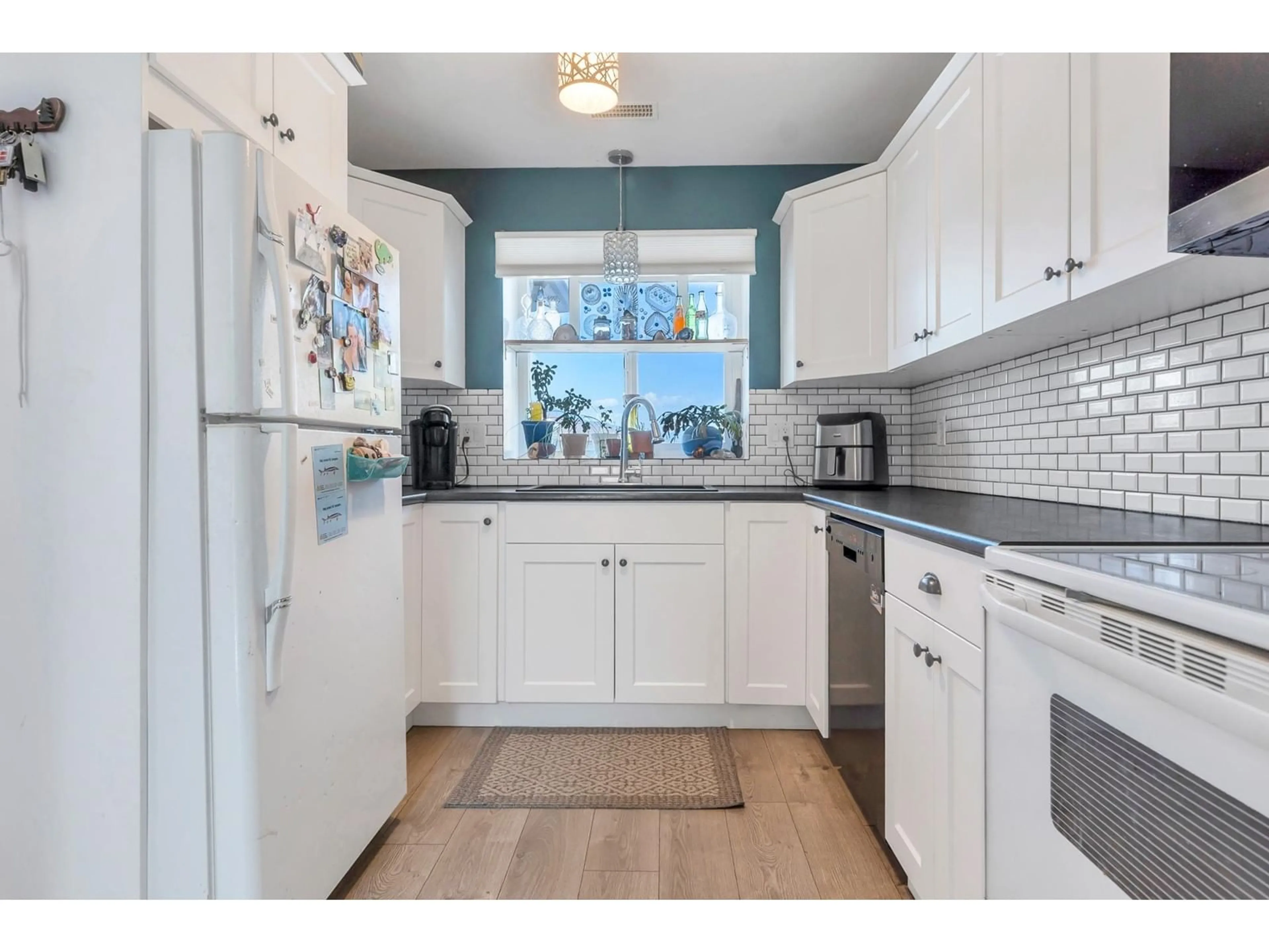 Standard kitchen, unknown for 38 - 45640 STOREY AVENUE, Chilliwack British Columbia V2R3C5
