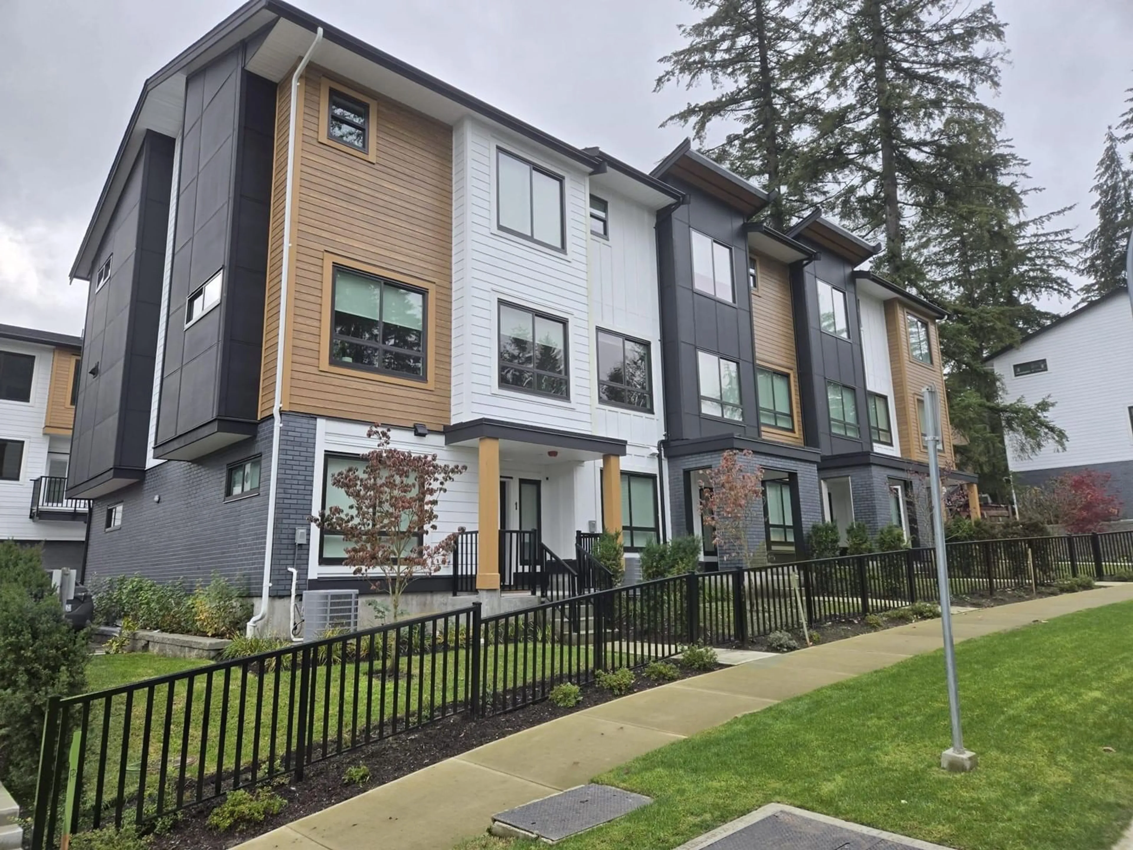 Unknown for 23 - 17538 100, Surrey British Columbia V4N5H1