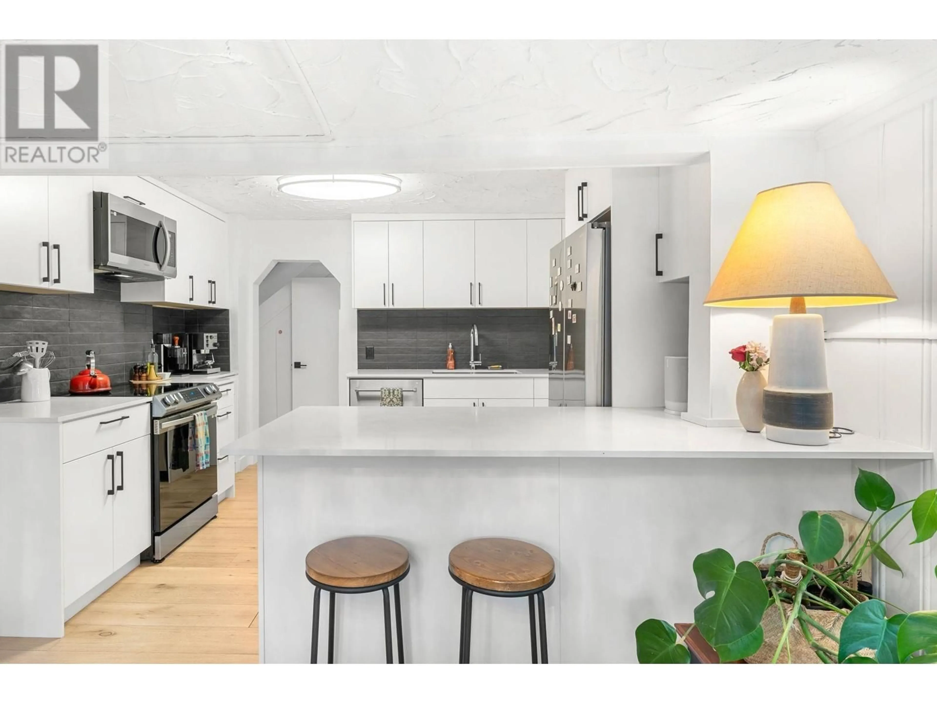 Open concept kitchen, unknown for 2052 CAPILANO ROAD, North Vancouver British Columbia V7P3B8