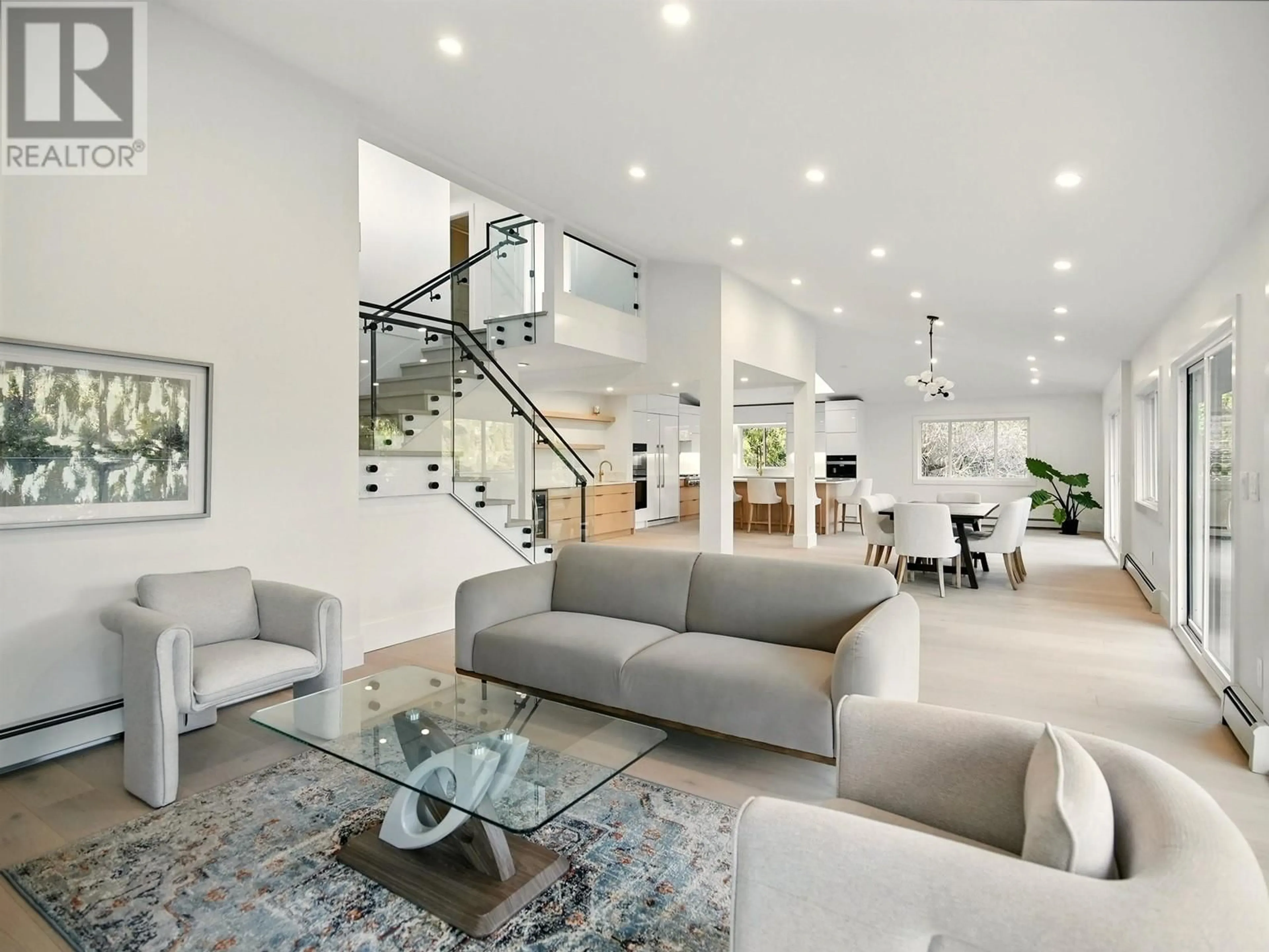 Living room with furniture, unknown for 6230 SUMMIT AVENUE, West Vancouver British Columbia V7W1Y2