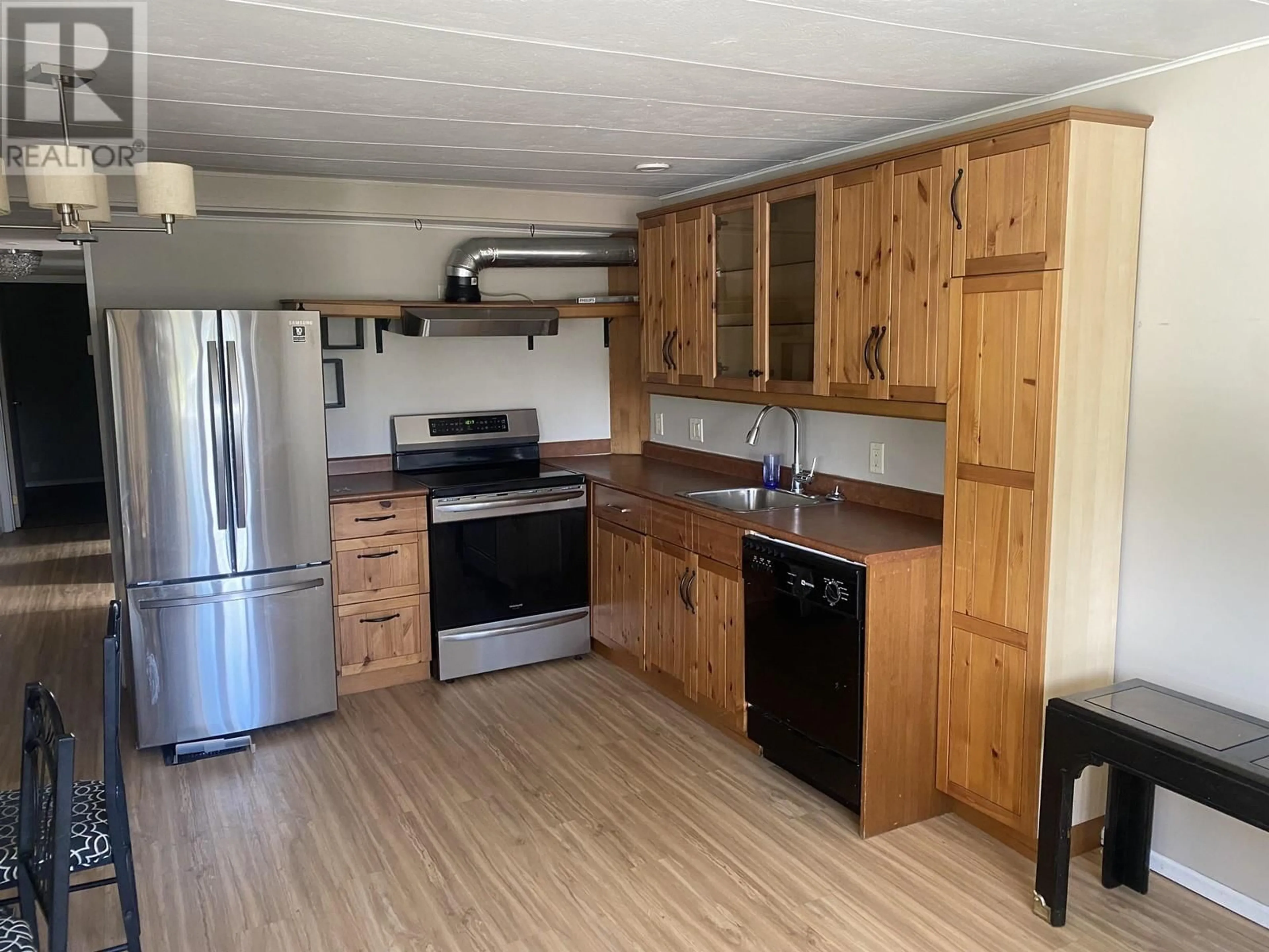 Standard kitchen, wood/laminate floor for 8 - 302 BROADWAY AVENUE, Williams Lake British Columbia V2G2Y7