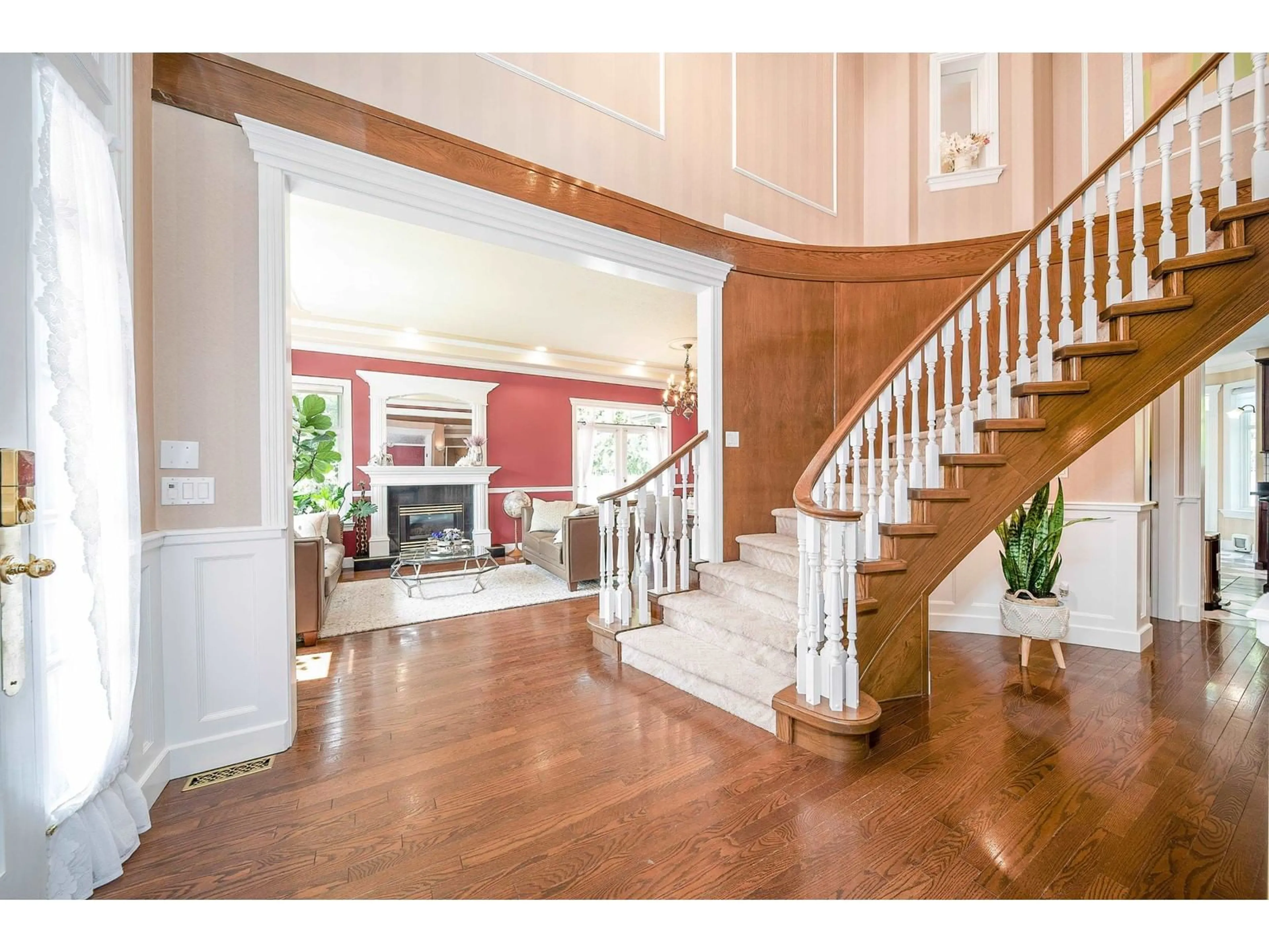 Indoor foyer for 3389 CANTERBURY, Surrey British Columbia V3Z0G8