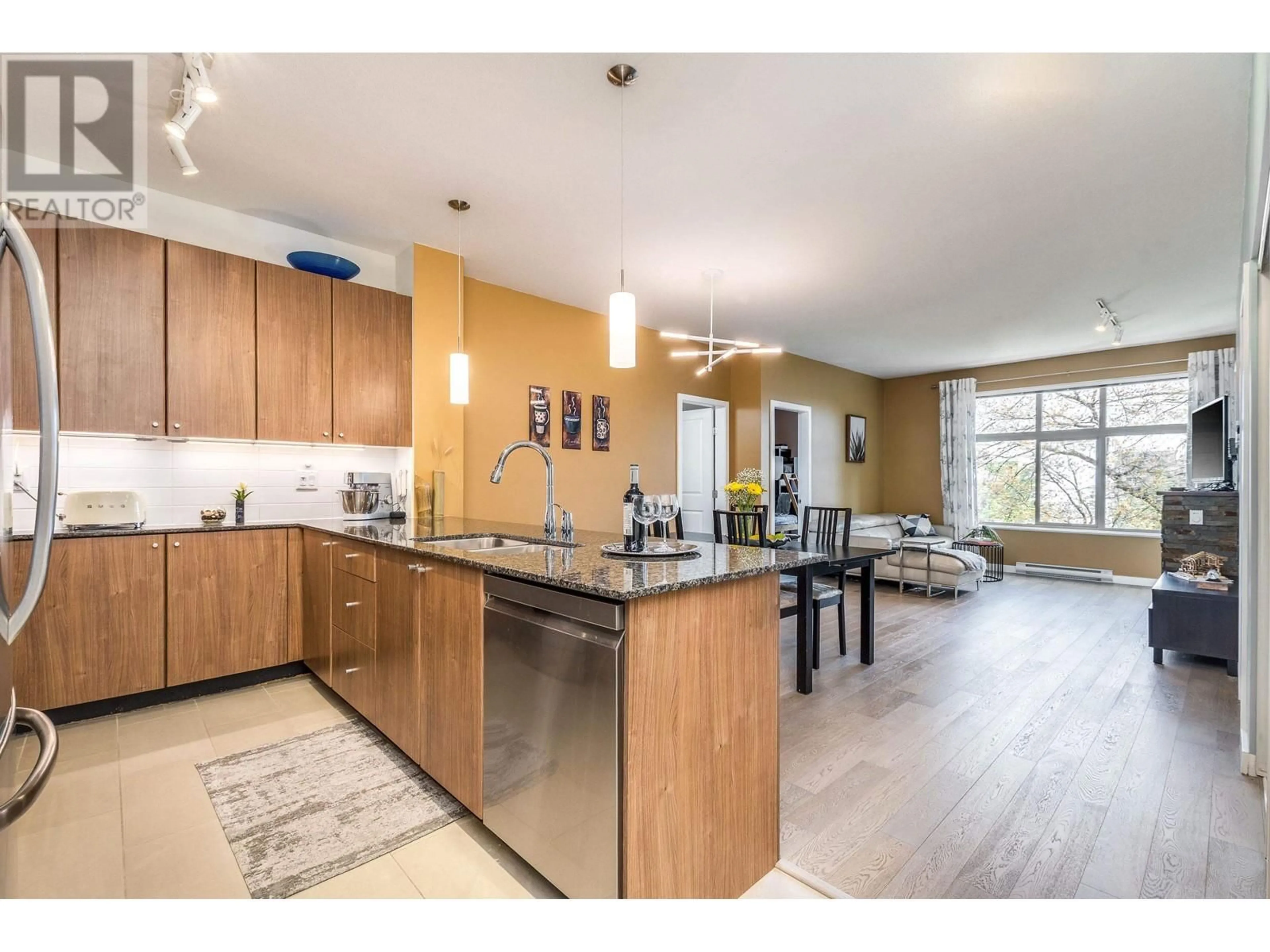 Open concept kitchen, wood/laminate floor for 305 - 245 ROSS DRIVE, New Westminster British Columbia V3L0C6