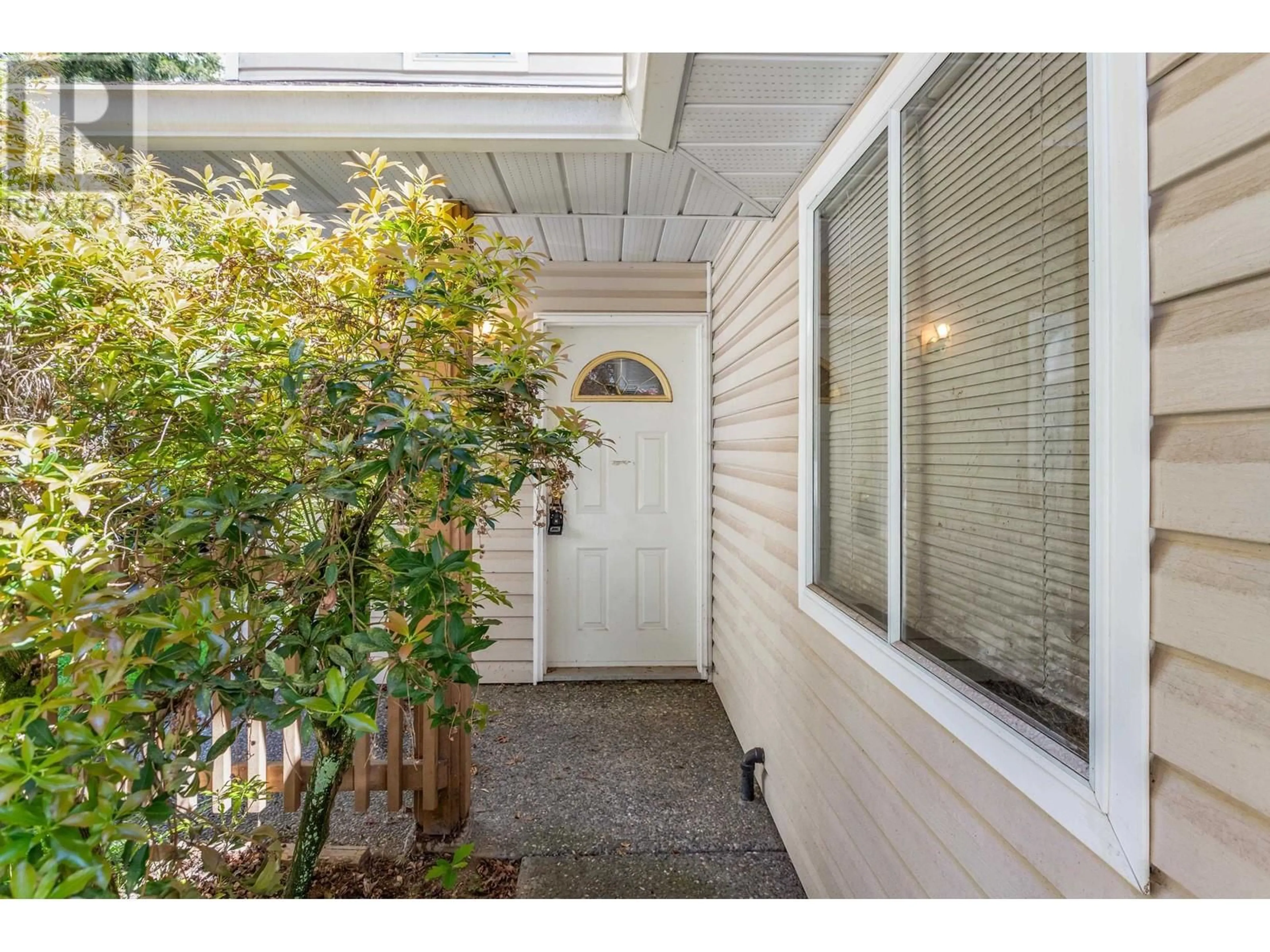 Indoor entryway for 26 - 20699 120B AVENUE, Maple Ridge British Columbia V2X0A6
