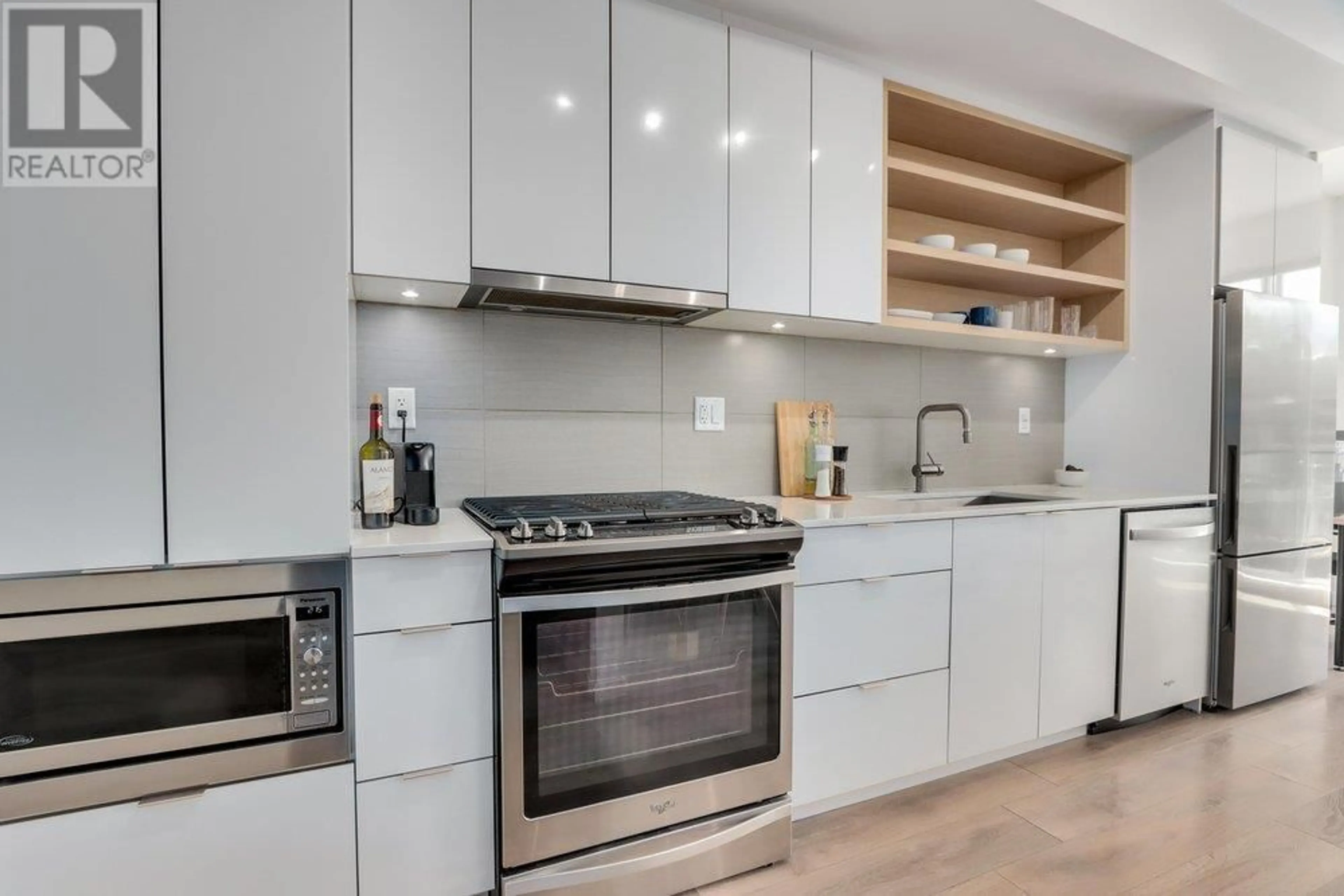 Contemporary kitchen, unknown for 509 - 725 MARINE DRIVE, North Vancouver British Columbia V7M0G2