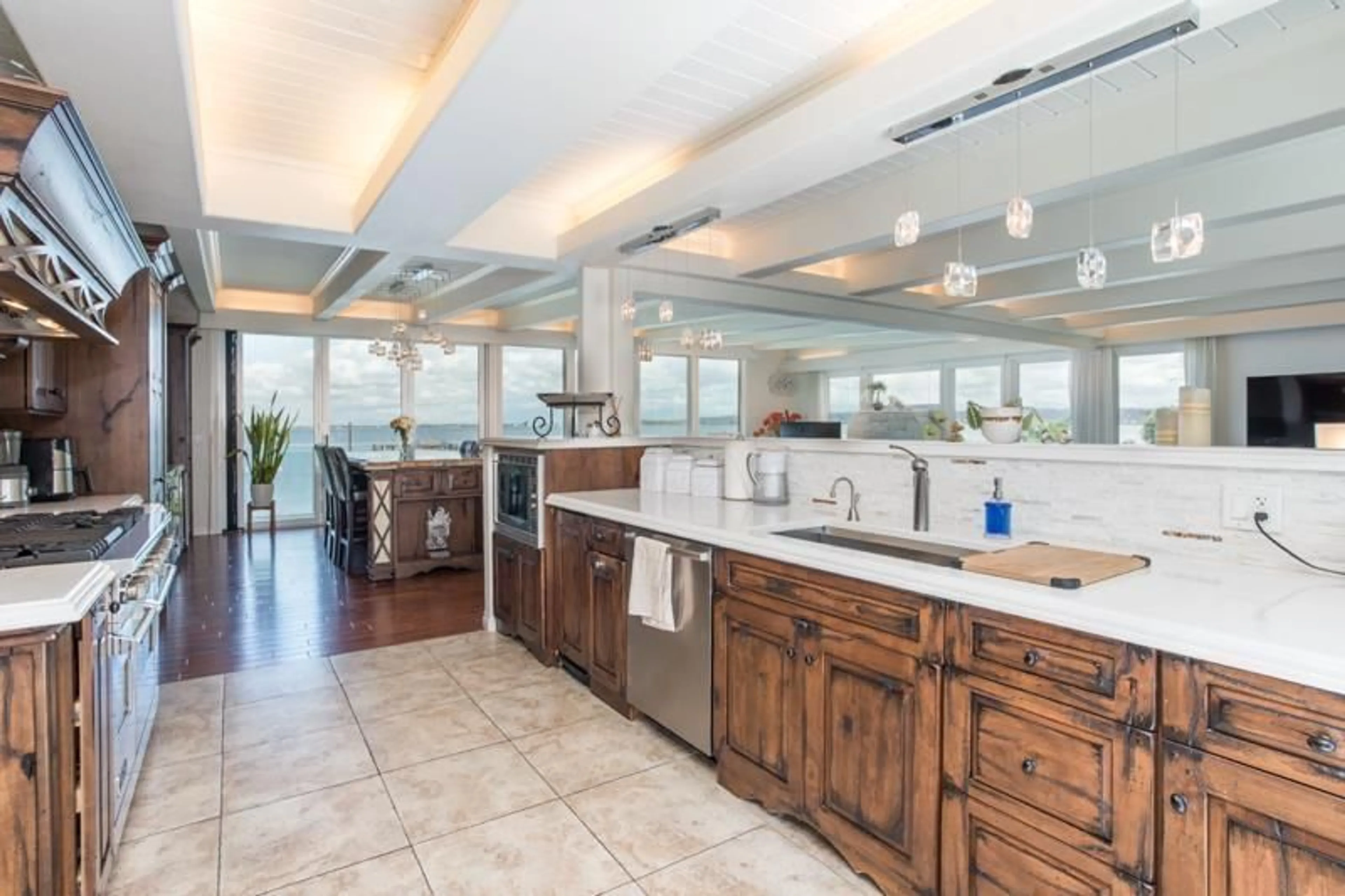Open concept kitchen, ceramic/tile floor for 3128 O'HARA, Surrey British Columbia V4A3E7