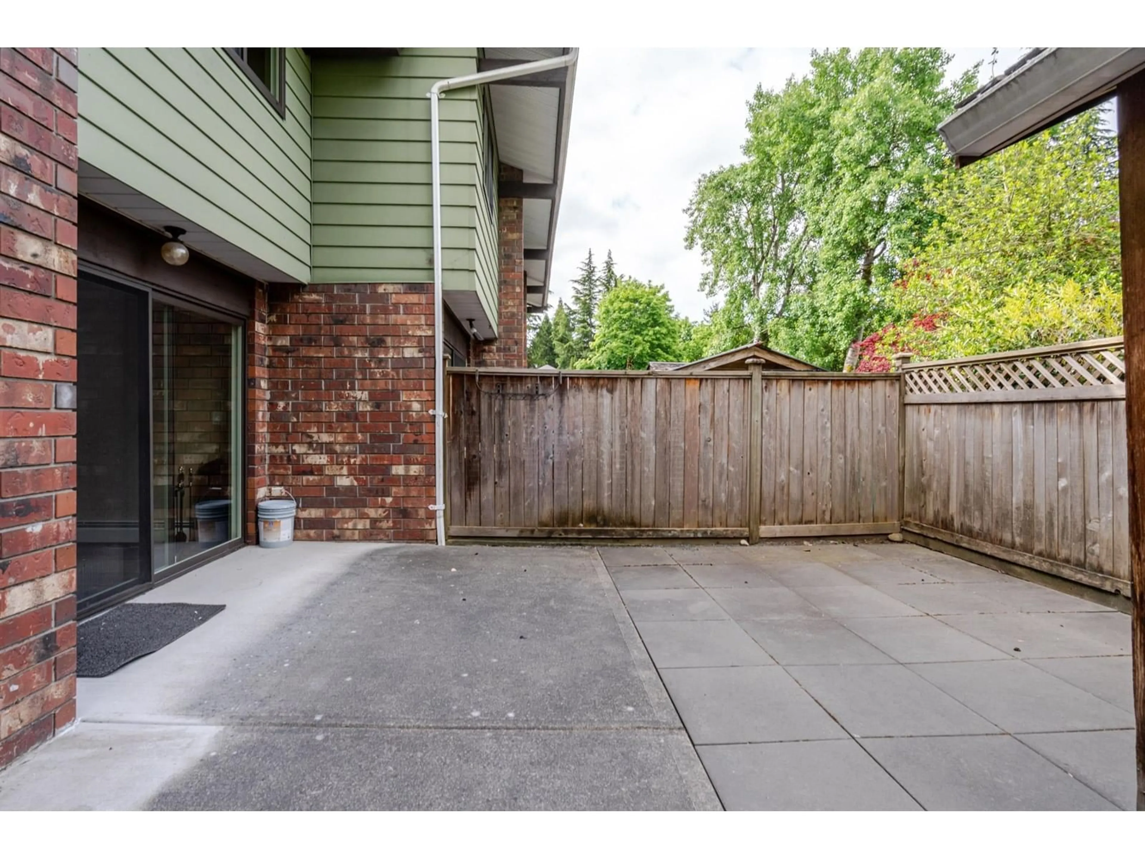 Patio, street for 259 - 7495 140, Surrey British Columbia V3W6G5