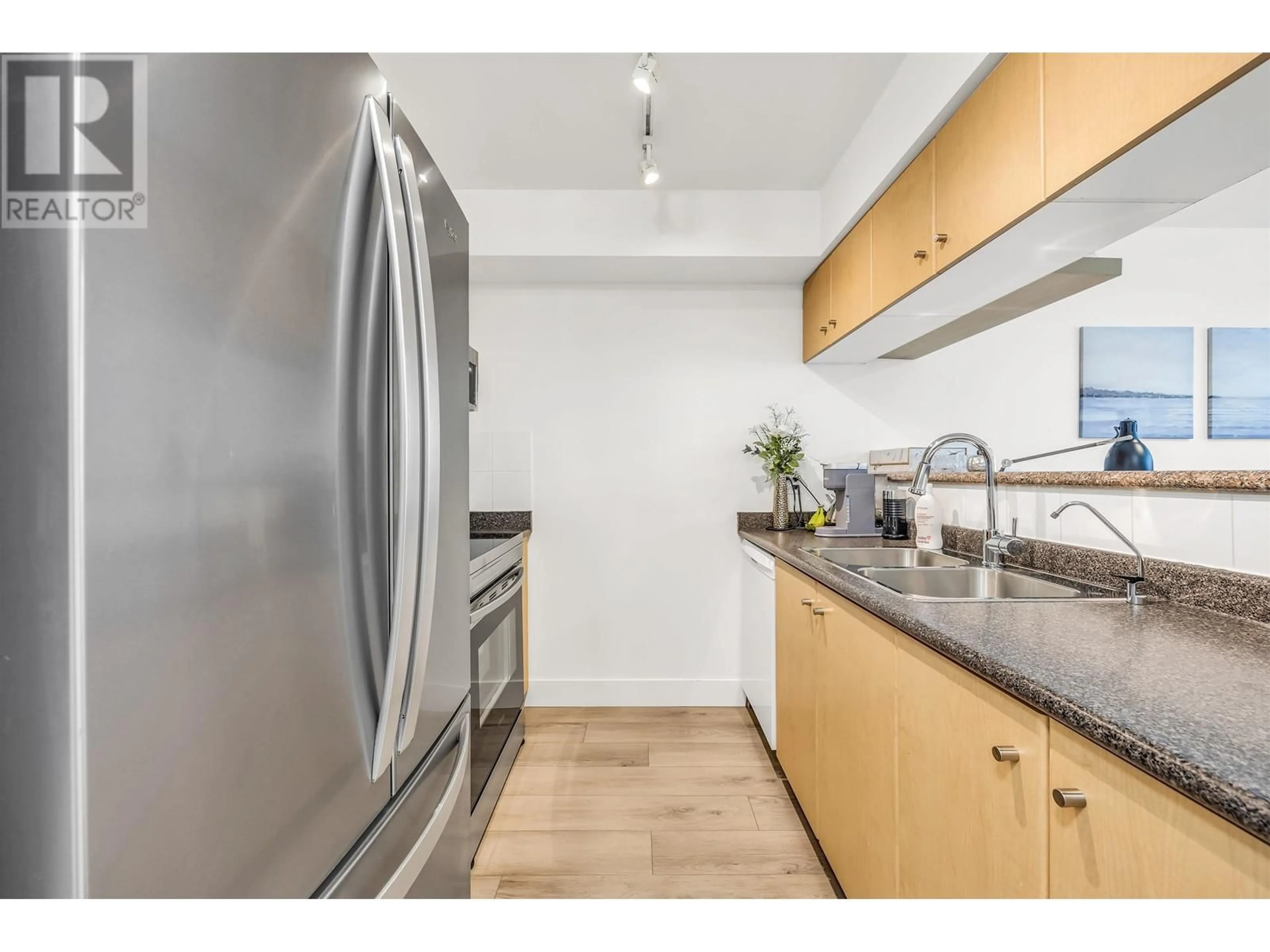 Standard kitchen, unknown for 401 - 822 HOMER STREET, Vancouver British Columbia V6B6M3