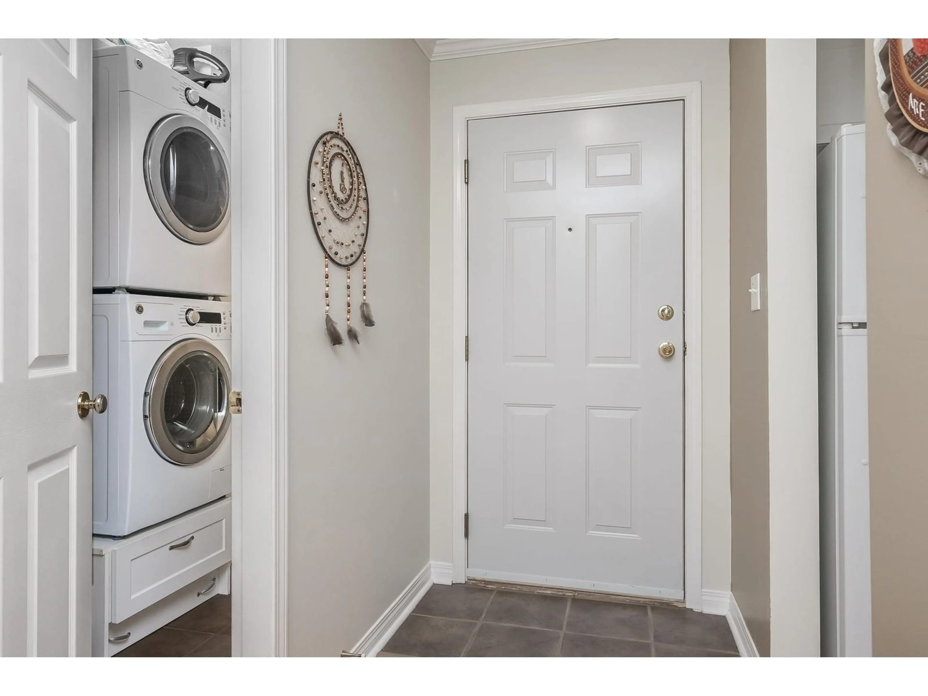 Indoor entryway for 114 - 31771 PEARDONVILLE, Abbotsford British Columbia V2T5S7