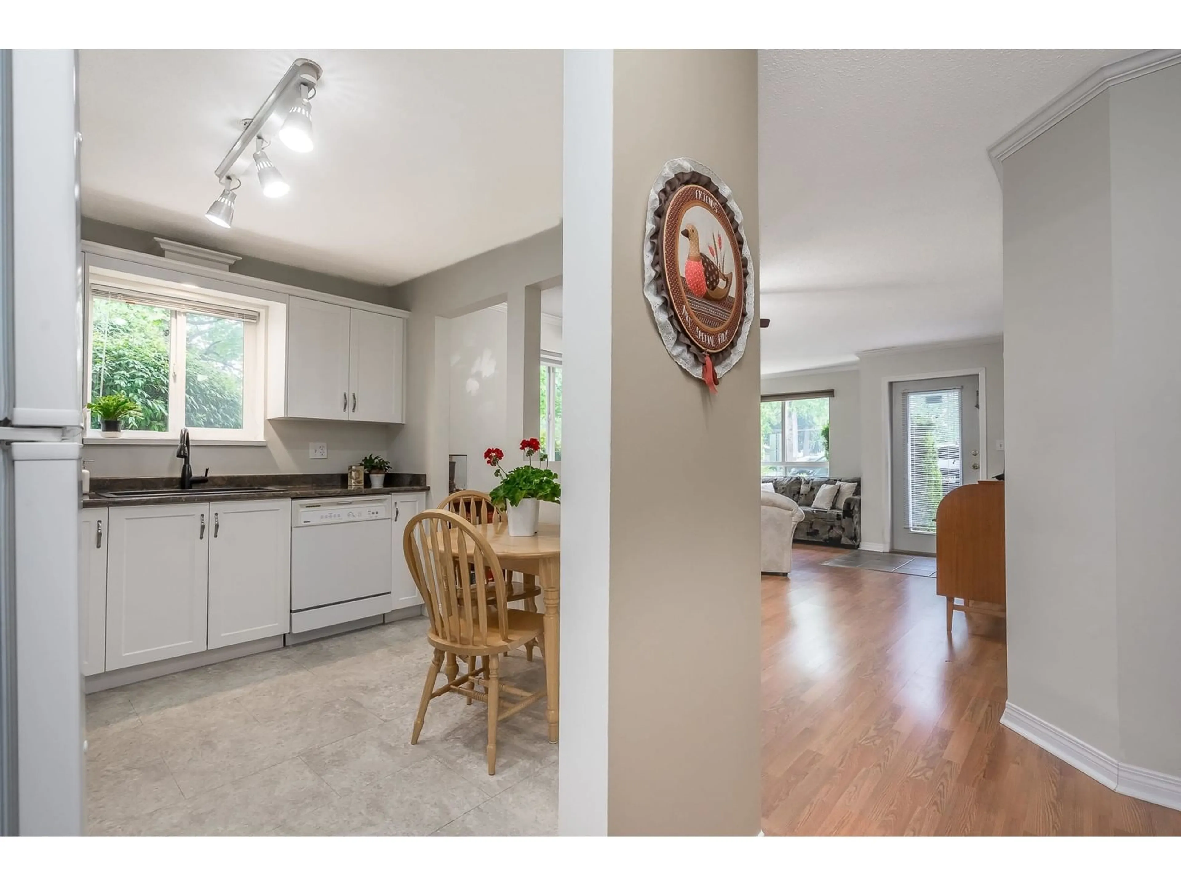 Open concept kitchen, unknown for 114 - 31771 PEARDONVILLE, Abbotsford British Columbia V2T5S7