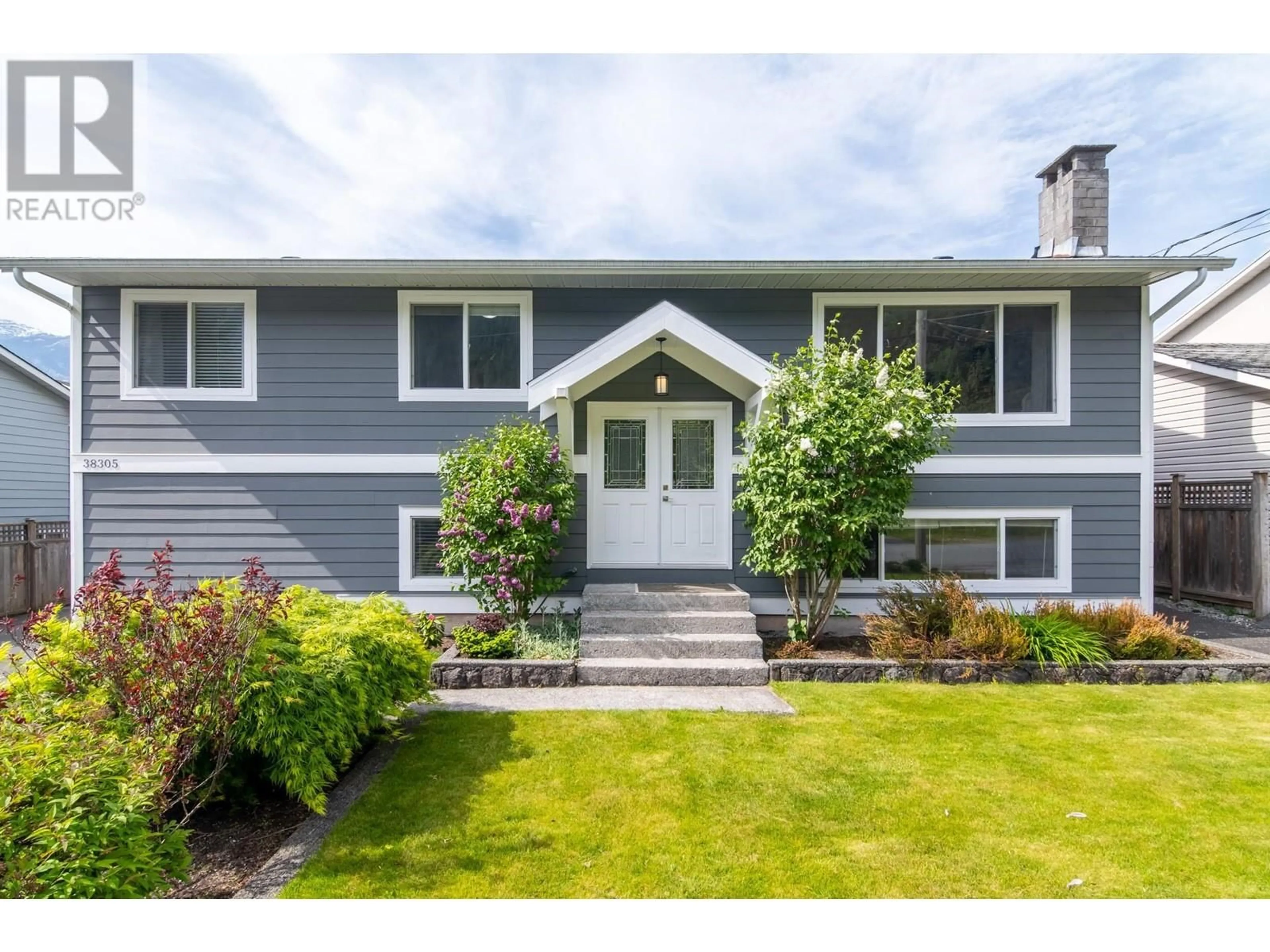 Home with vinyl exterior material, street for 38305 FIR STREET, Squamish British Columbia V8B0W9