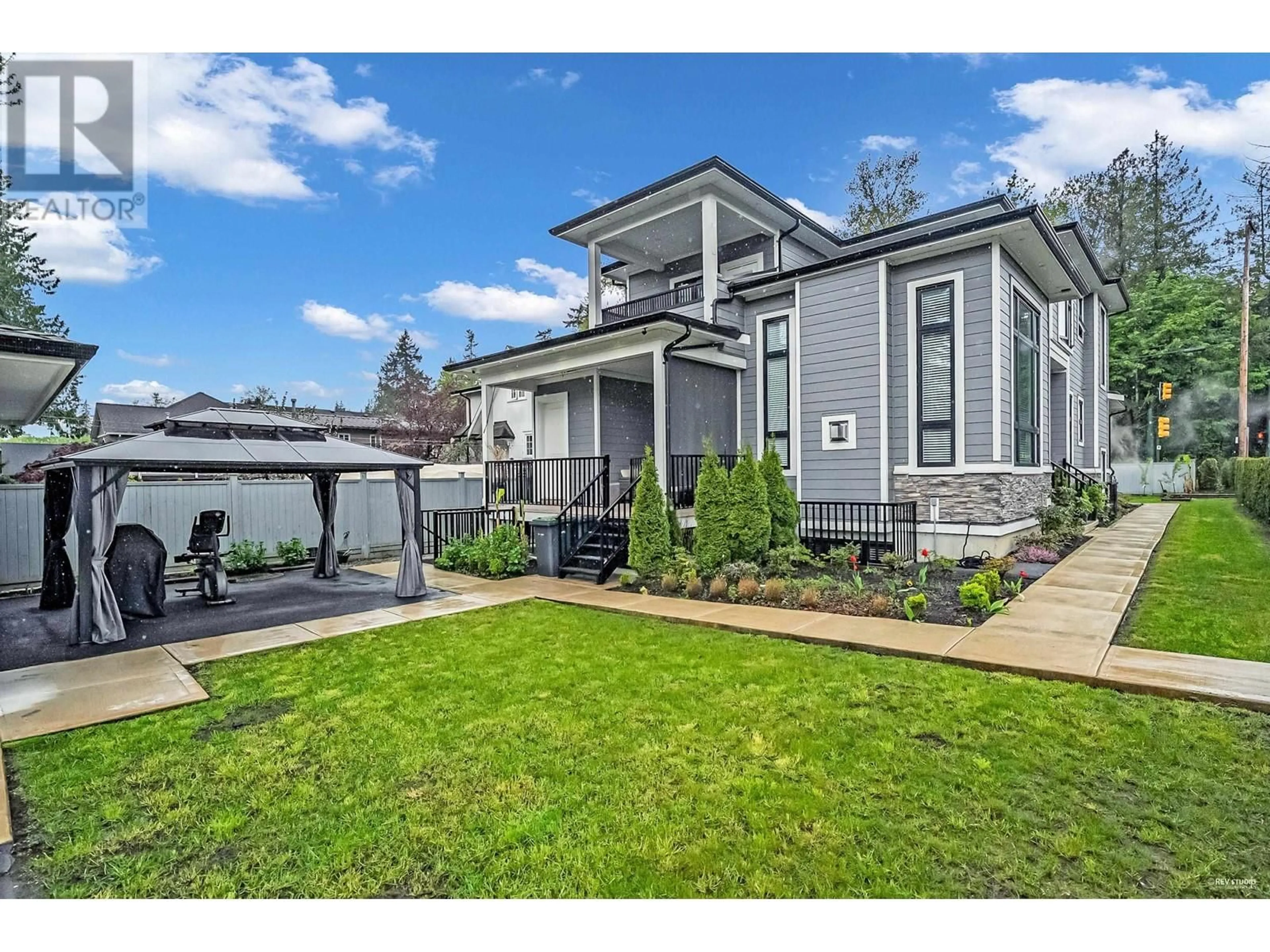 A pic from outside/outdoor area/front of a property/back of a property/a pic from drone, street for 950 FOSTER AVENUE, Coquitlam British Columbia V3J2M2