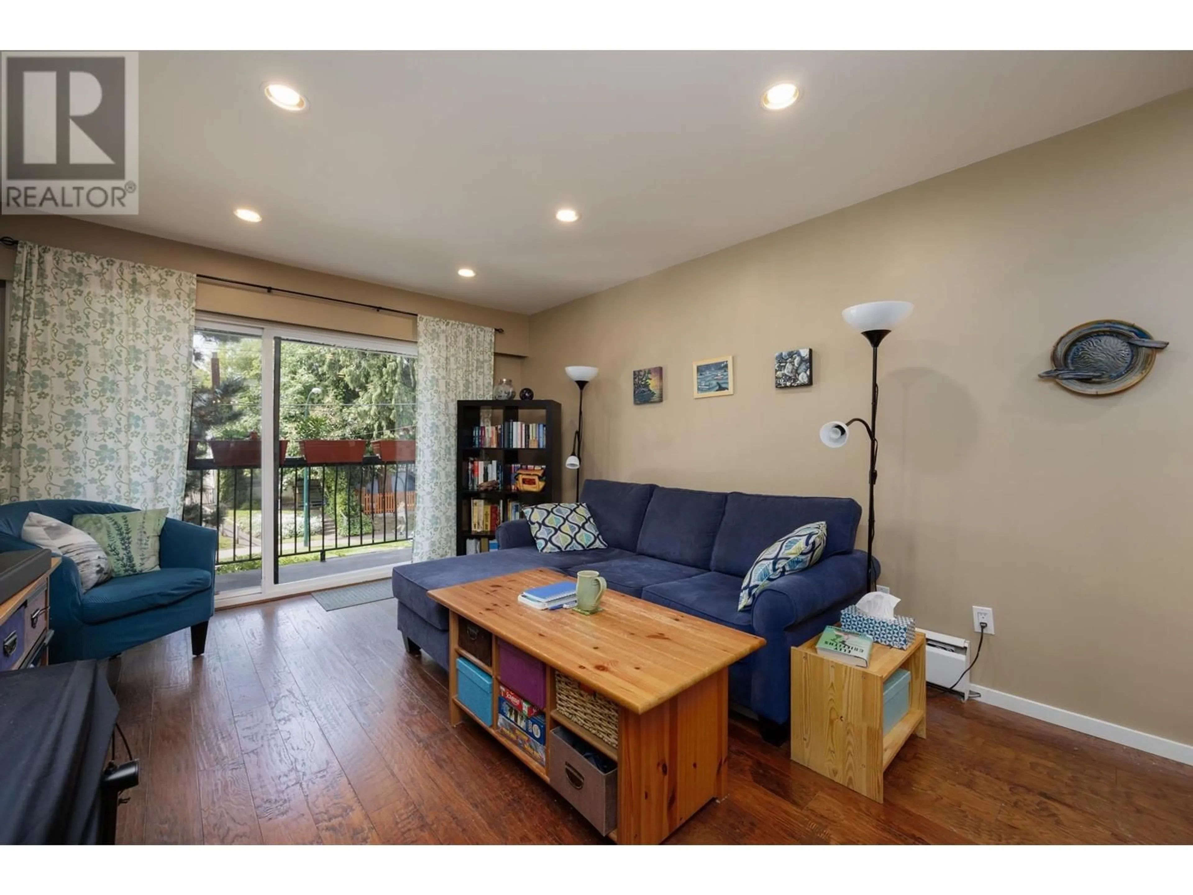 Living room with furniture, wood/laminate floor for 303 - 2033 7TH AVENUE, Vancouver British Columbia V6J1T3