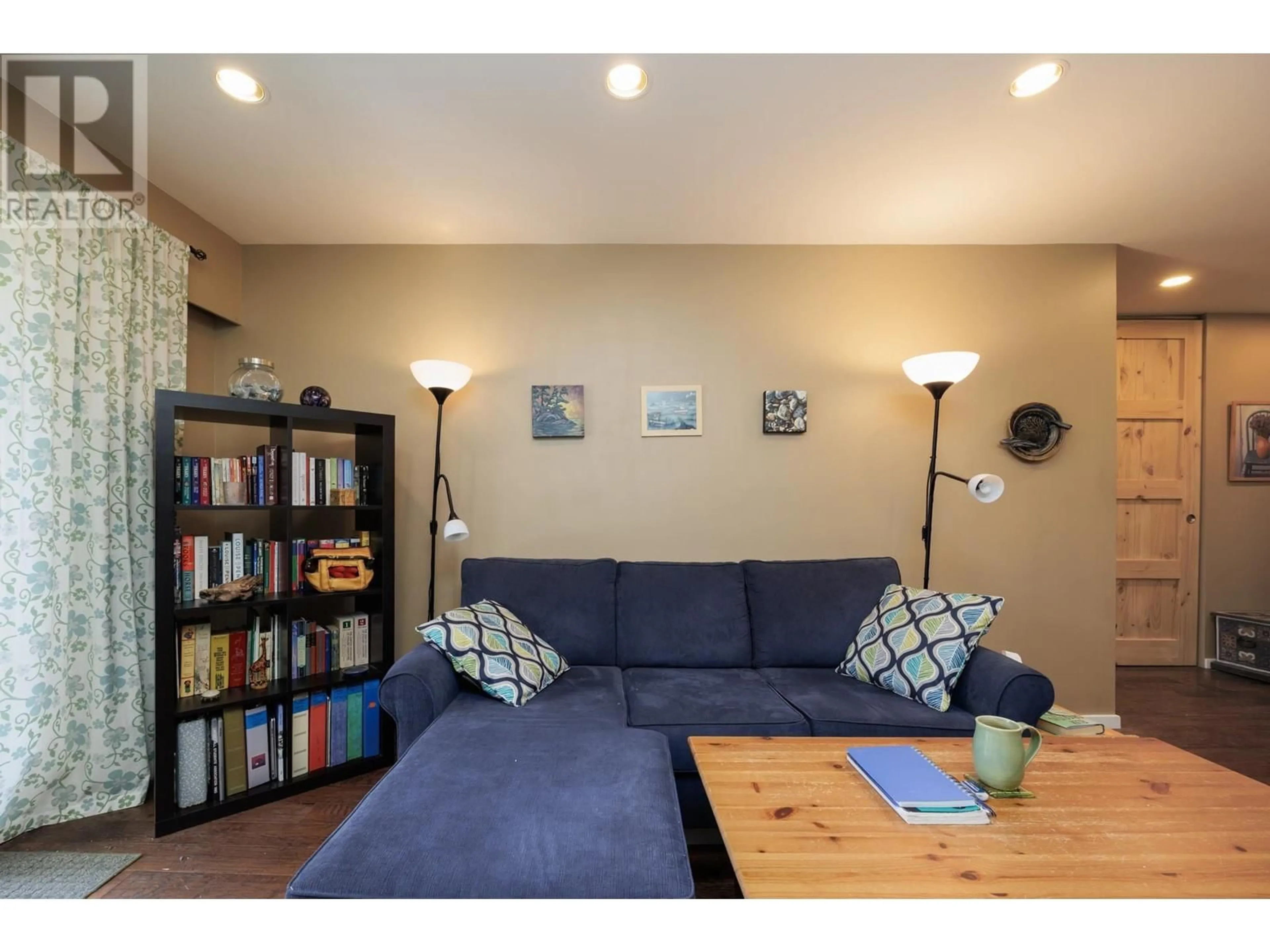 Living room with furniture, wood/laminate floor for 303 - 2033 7TH AVENUE, Vancouver British Columbia V6J1T3