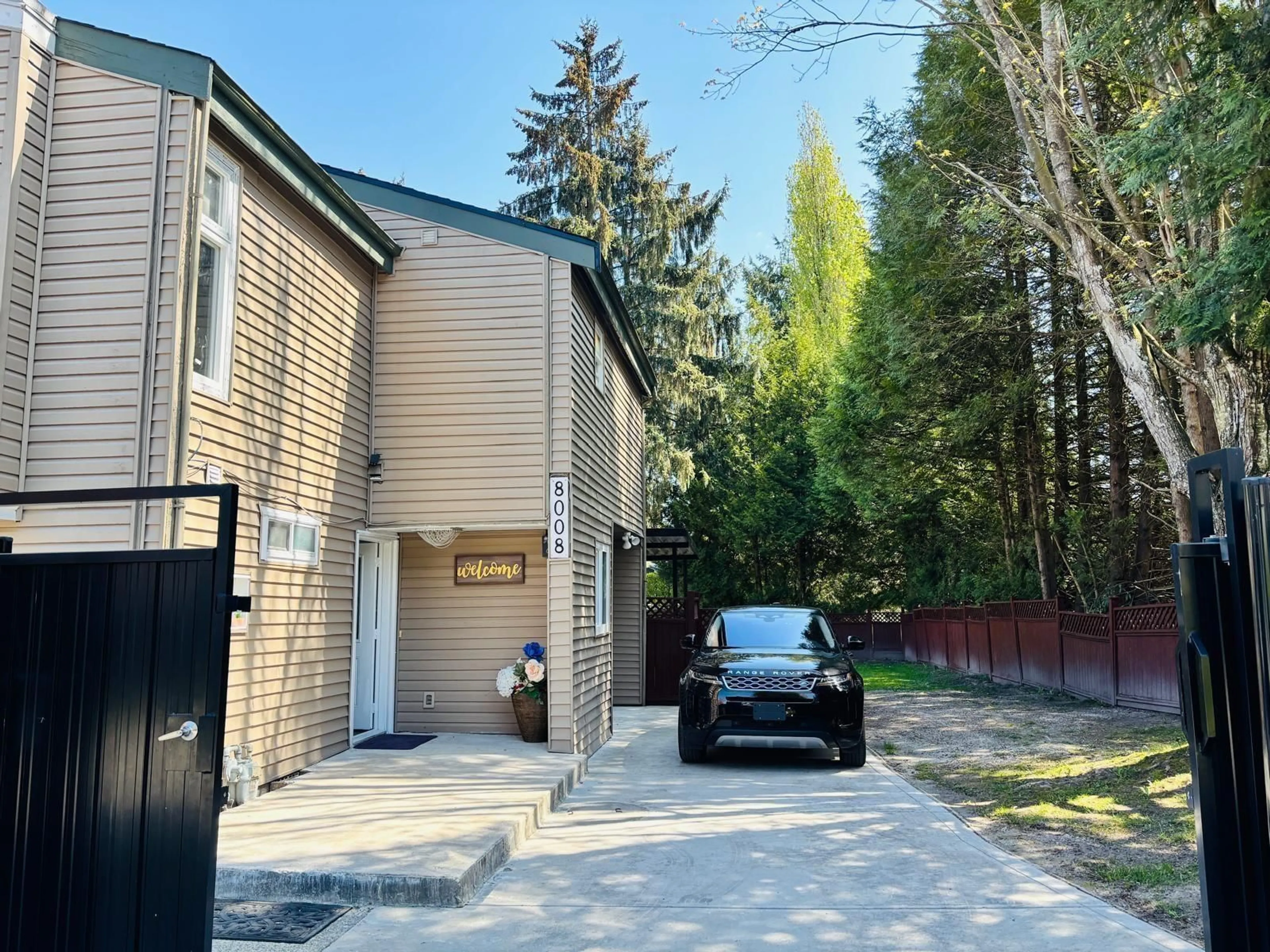 A pic from outside/outdoor area/front of a property/back of a property/a pic from drone, street for 8008 139B, Surrey British Columbia V3W6R3
