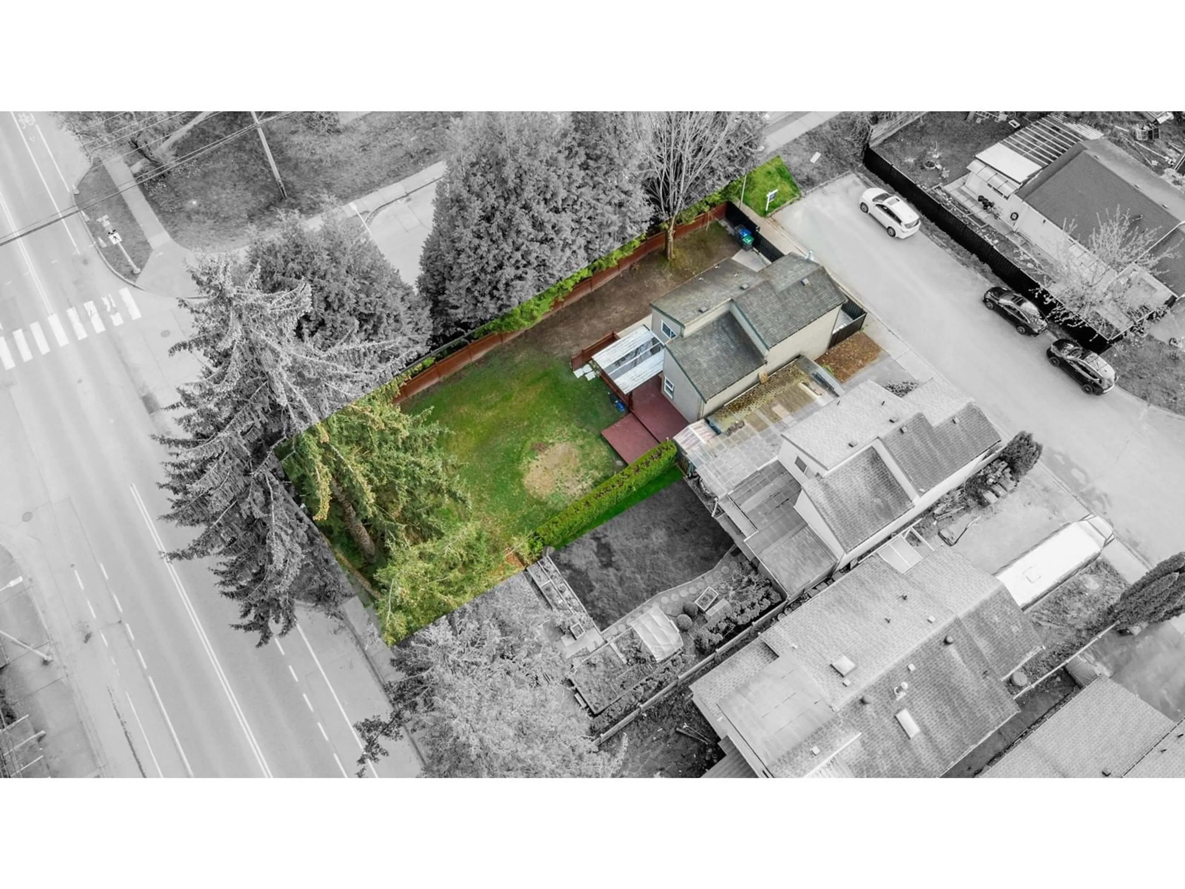 A pic from outside/outdoor area/front of a property/back of a property/a pic from drone, building for 8008 139B, Surrey British Columbia V3W6R3