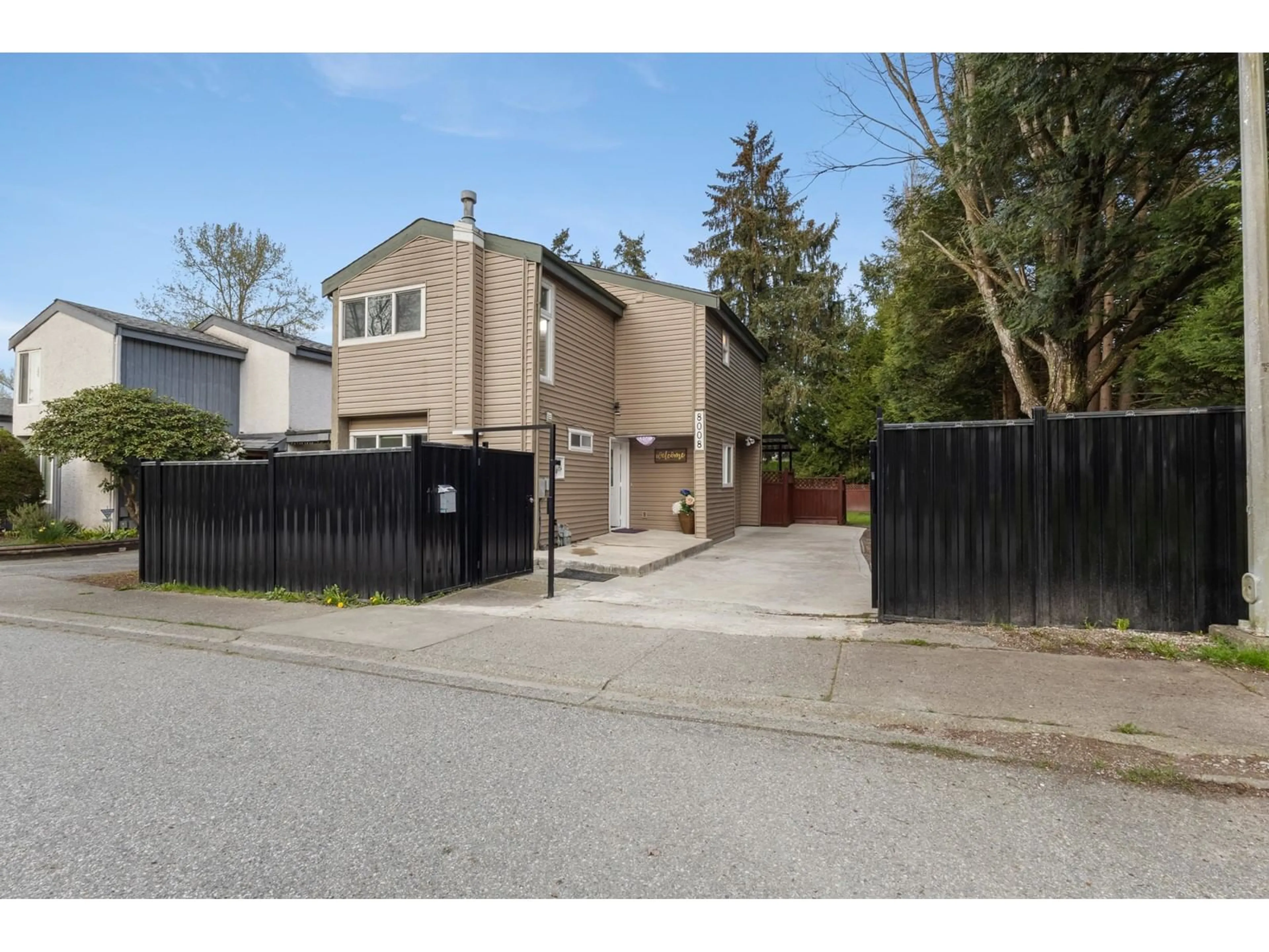 A pic from outside/outdoor area/front of a property/back of a property/a pic from drone, street for 8008 139B, Surrey British Columbia V3W6R3