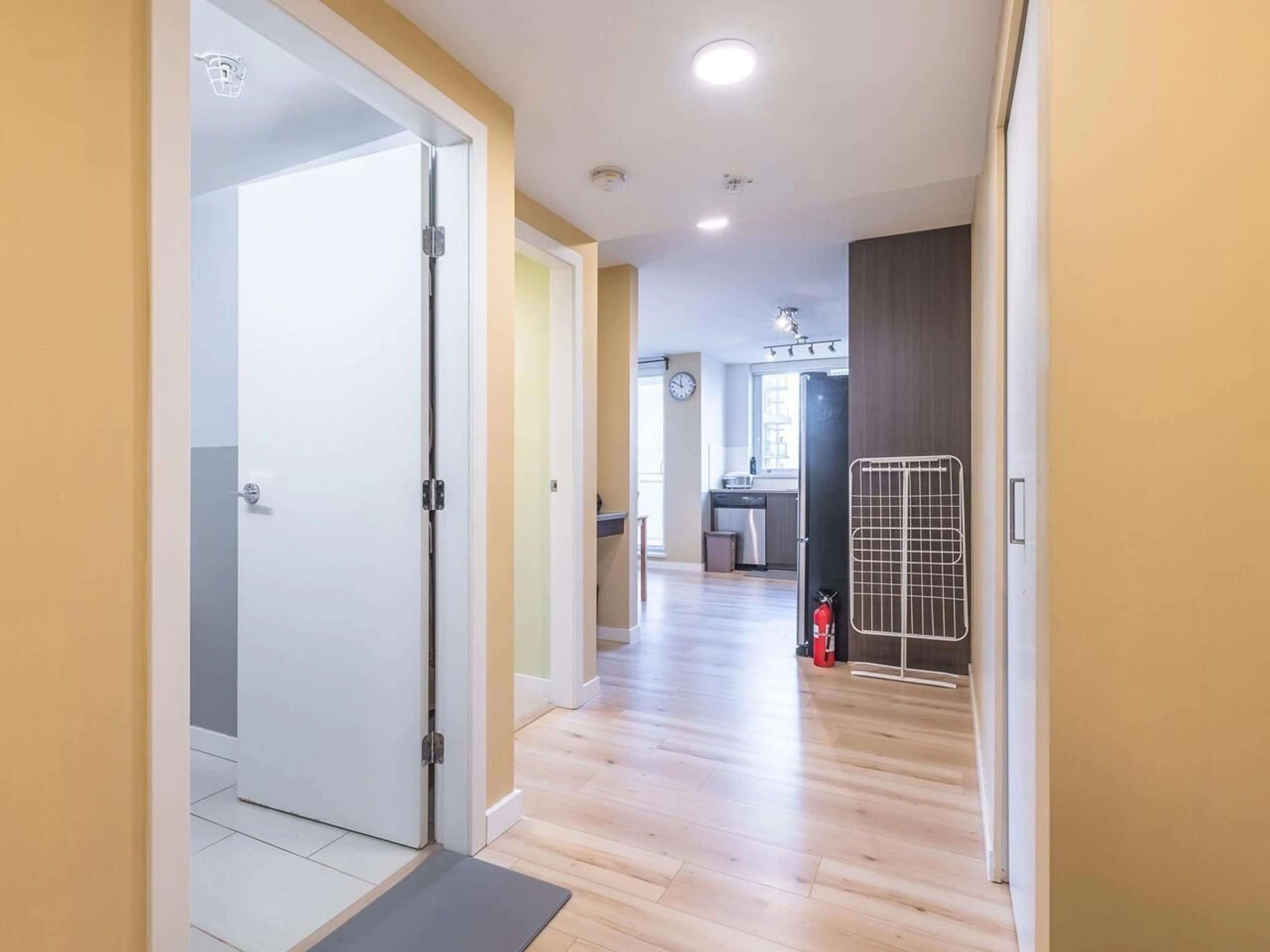 Indoor foyer for 802 - 13325 102A, Surrey British Columbia V3T0J5