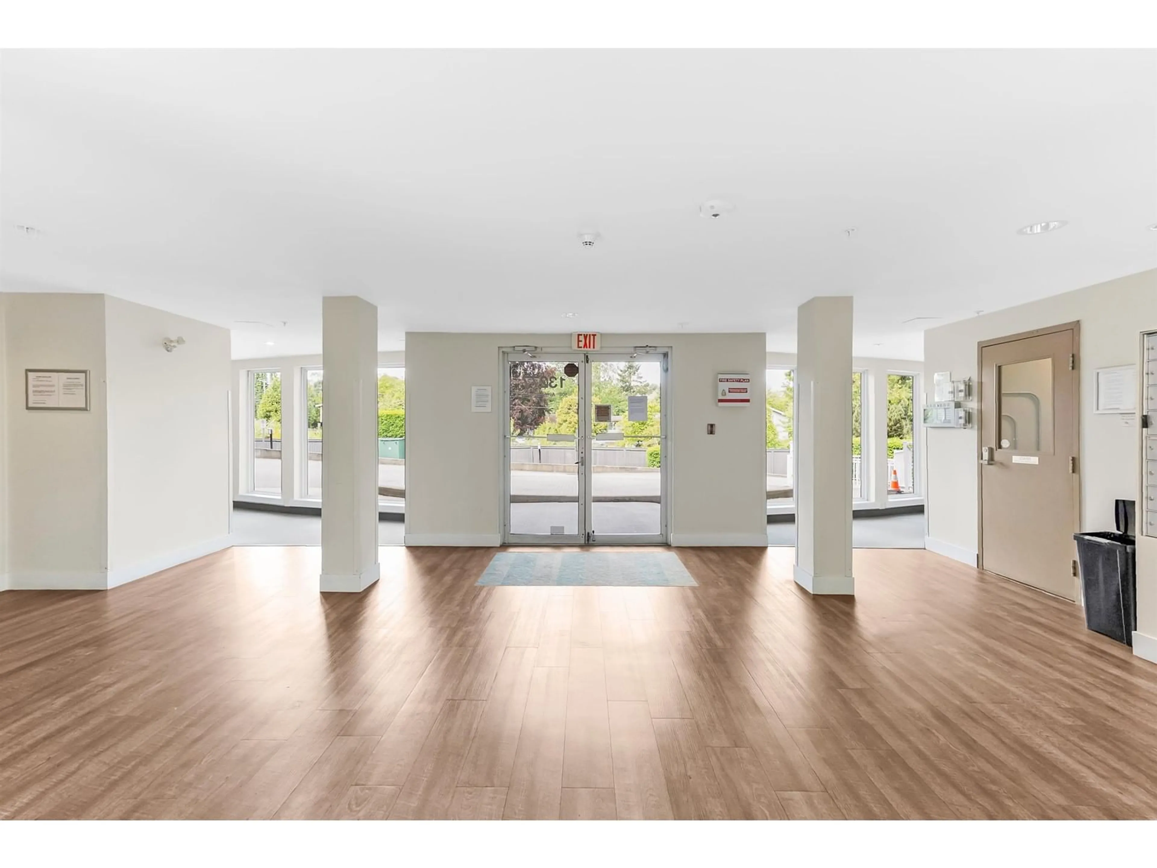 Indoor foyer for 321 - 13277 108, Surrey British Columbia V3T0A9