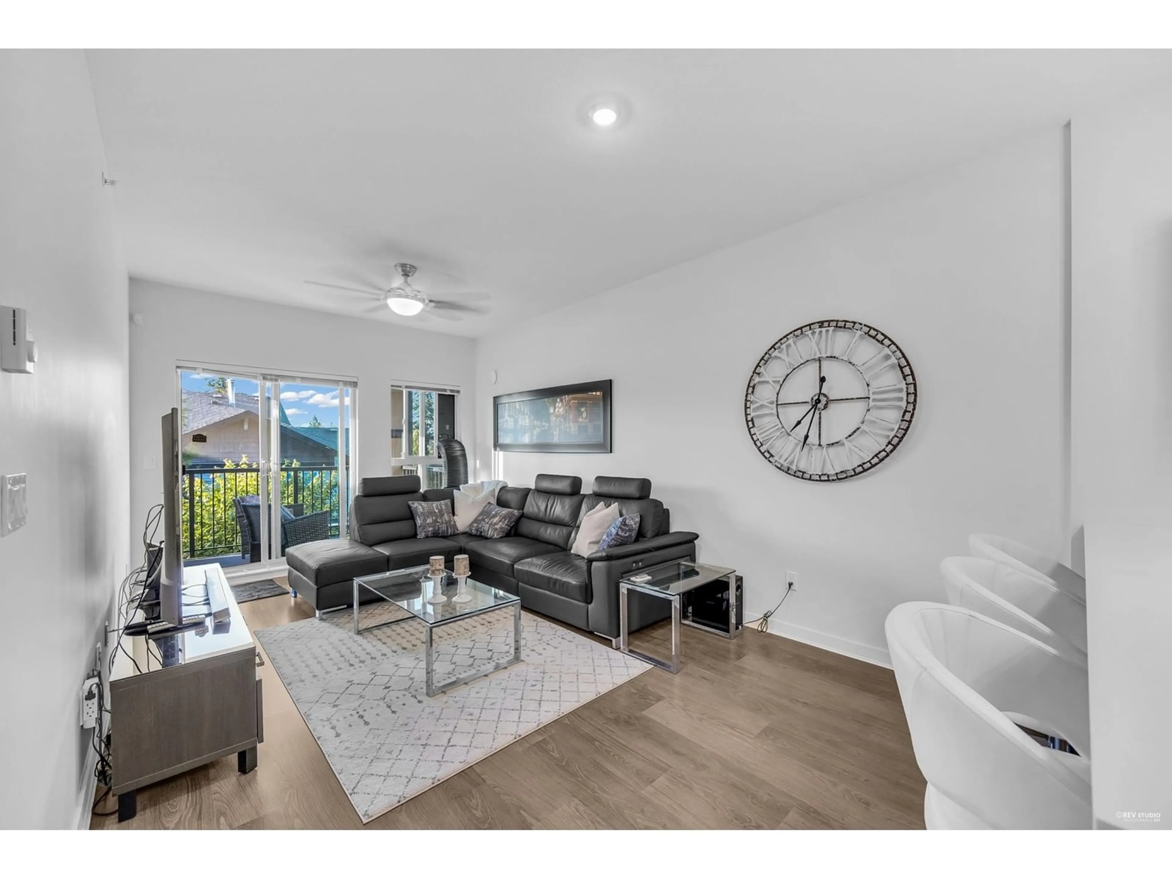 Living room with furniture, unknown for 405 - 8733 160, Surrey British Columbia V4N6P9