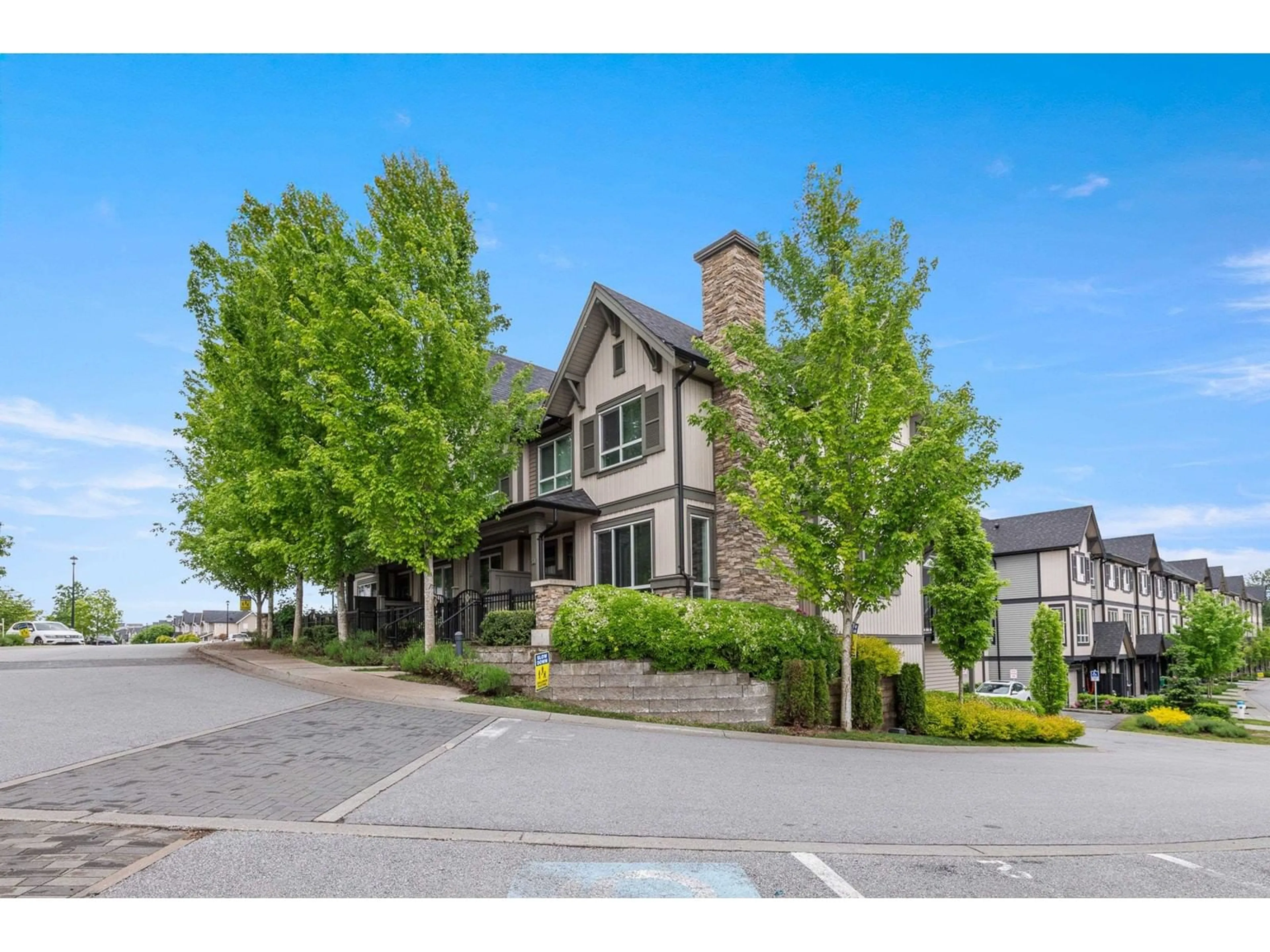 A pic from outside/outdoor area/front of a property/back of a property/a pic from drone, unknown for 9 - 30930 WESTRIDGE, Abbotsford British Columbia V2T0H6