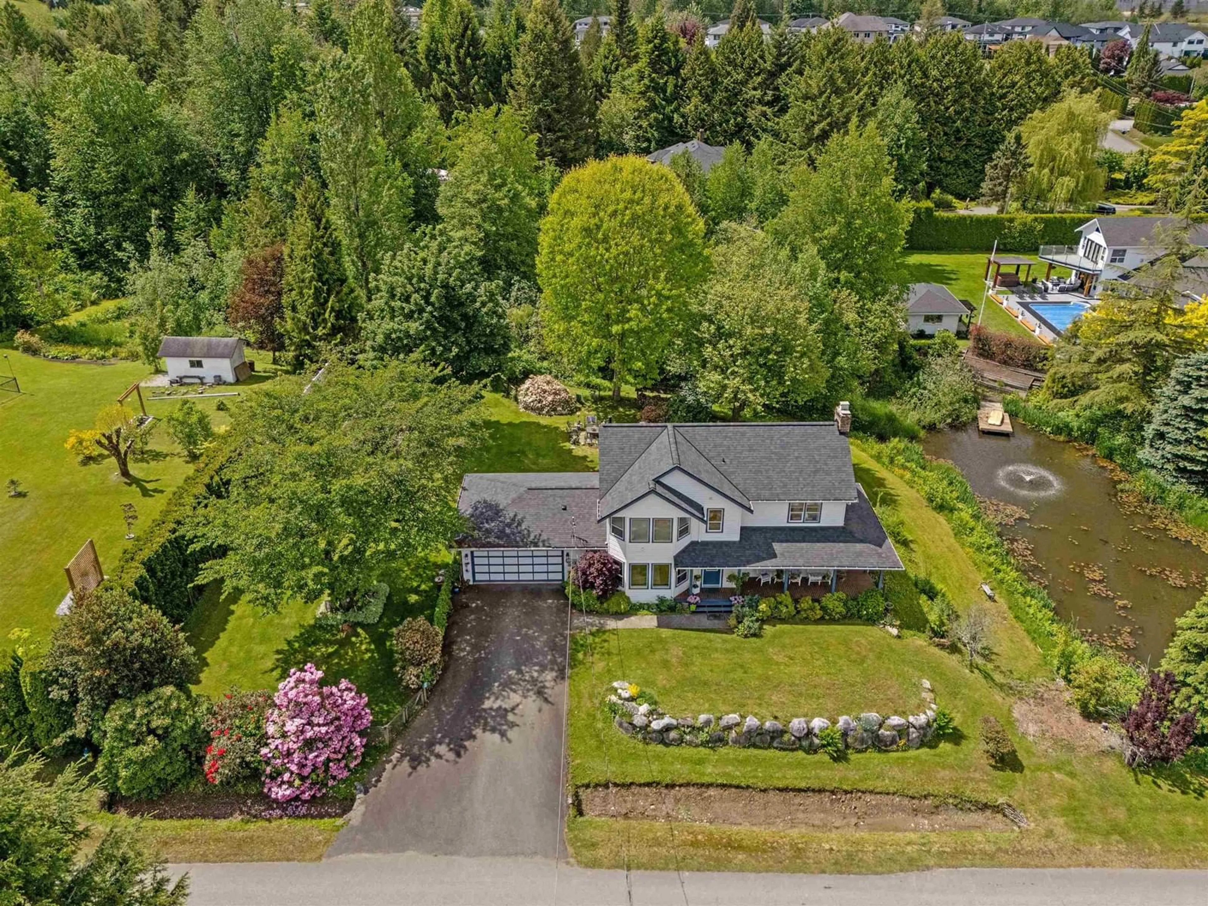 A pic from outside/outdoor area/front of a property/back of a property/a pic from drone, street for 8687 GOUNDREY, Mission British Columbia V2V6Y5