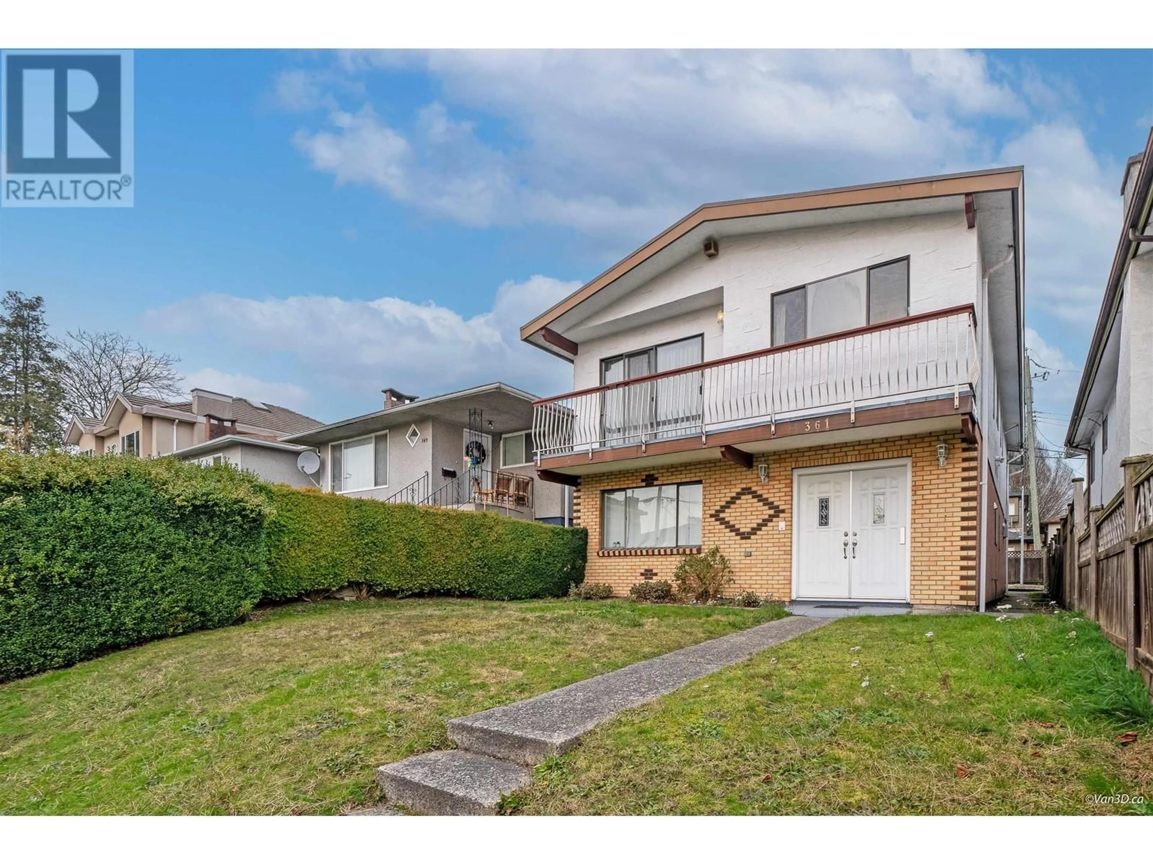 A pic from outside/outdoor area/front of a property/back of a property/a pic from drone, street for 361 61ST AVENUE, Vancouver British Columbia V5X2B5