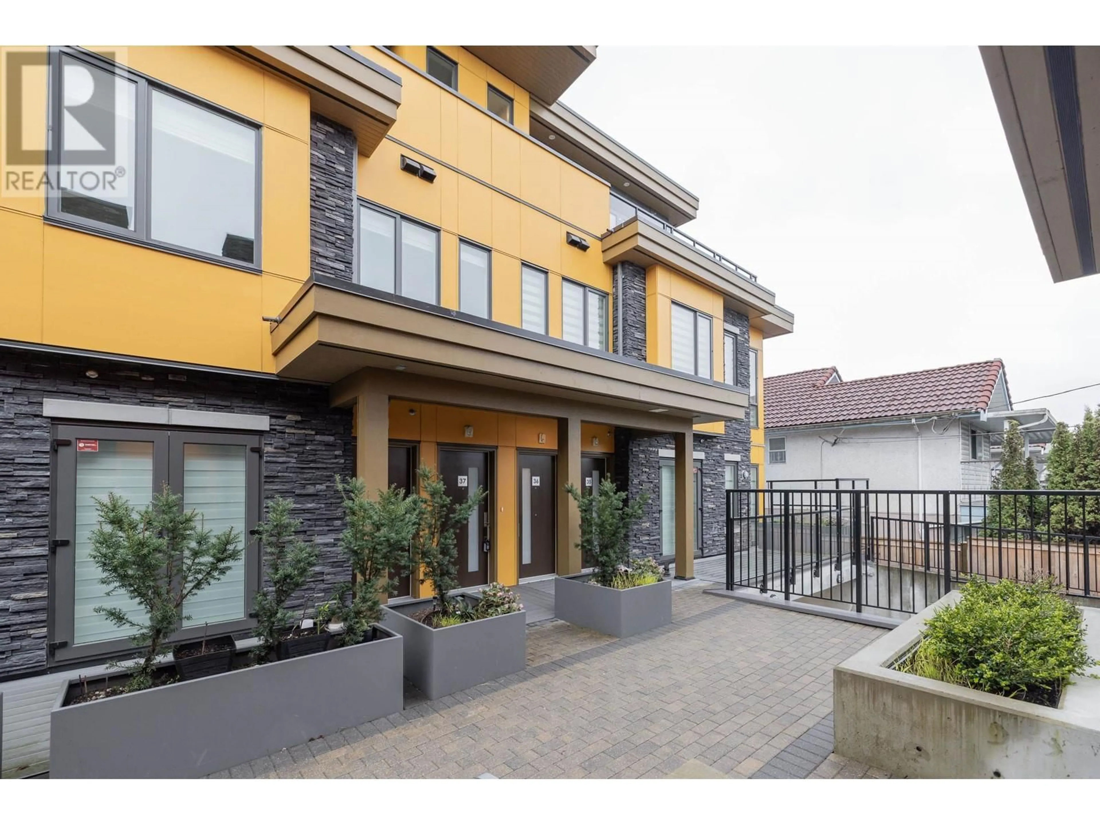 Unknown for 36 - 7567 OAK STREET, Vancouver British Columbia V6P4A4