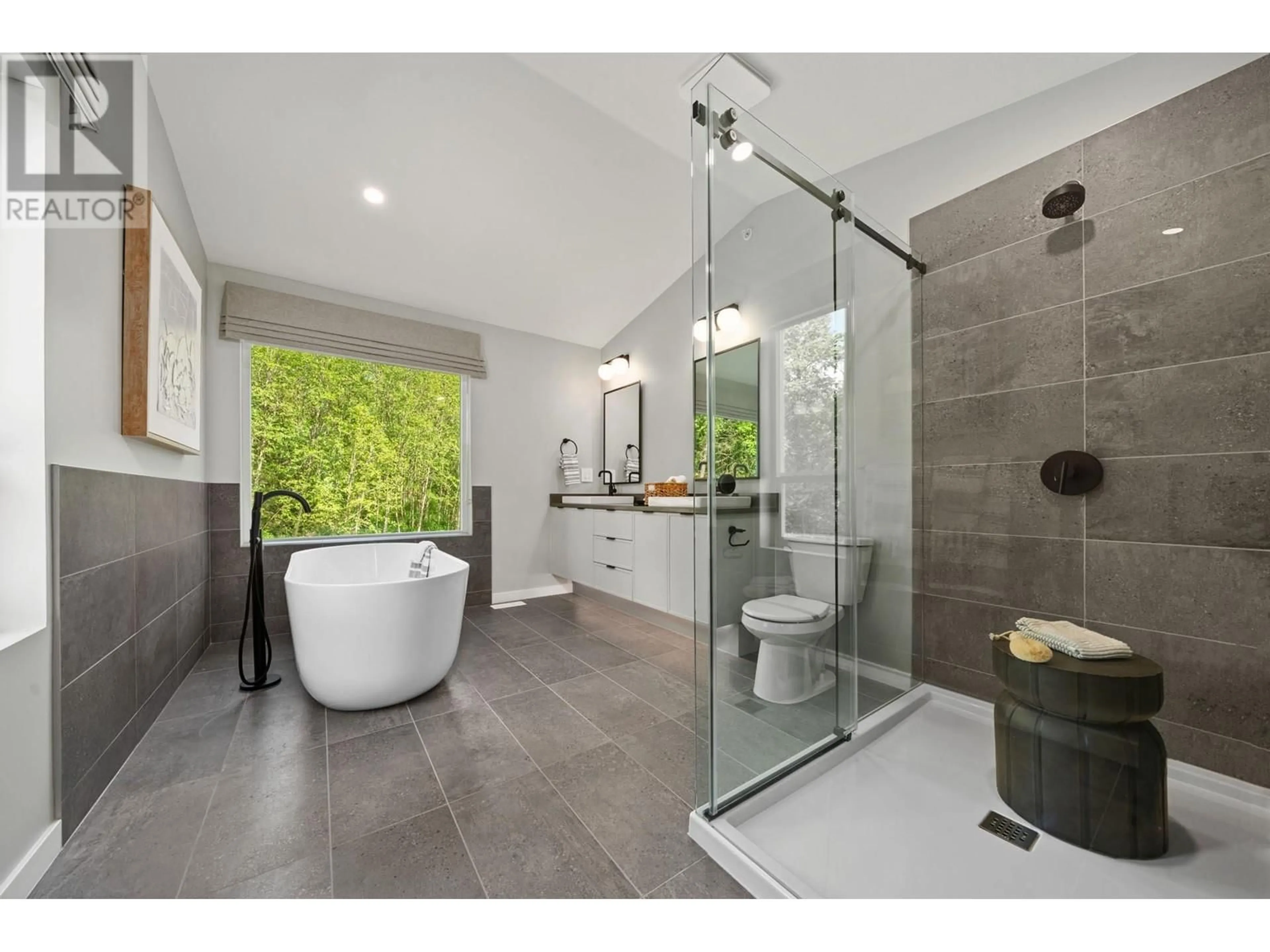 Contemporary bathroom, ceramic/tile floor for 11008 250A STREET, Maple Ridge British Columbia V2W1Z6