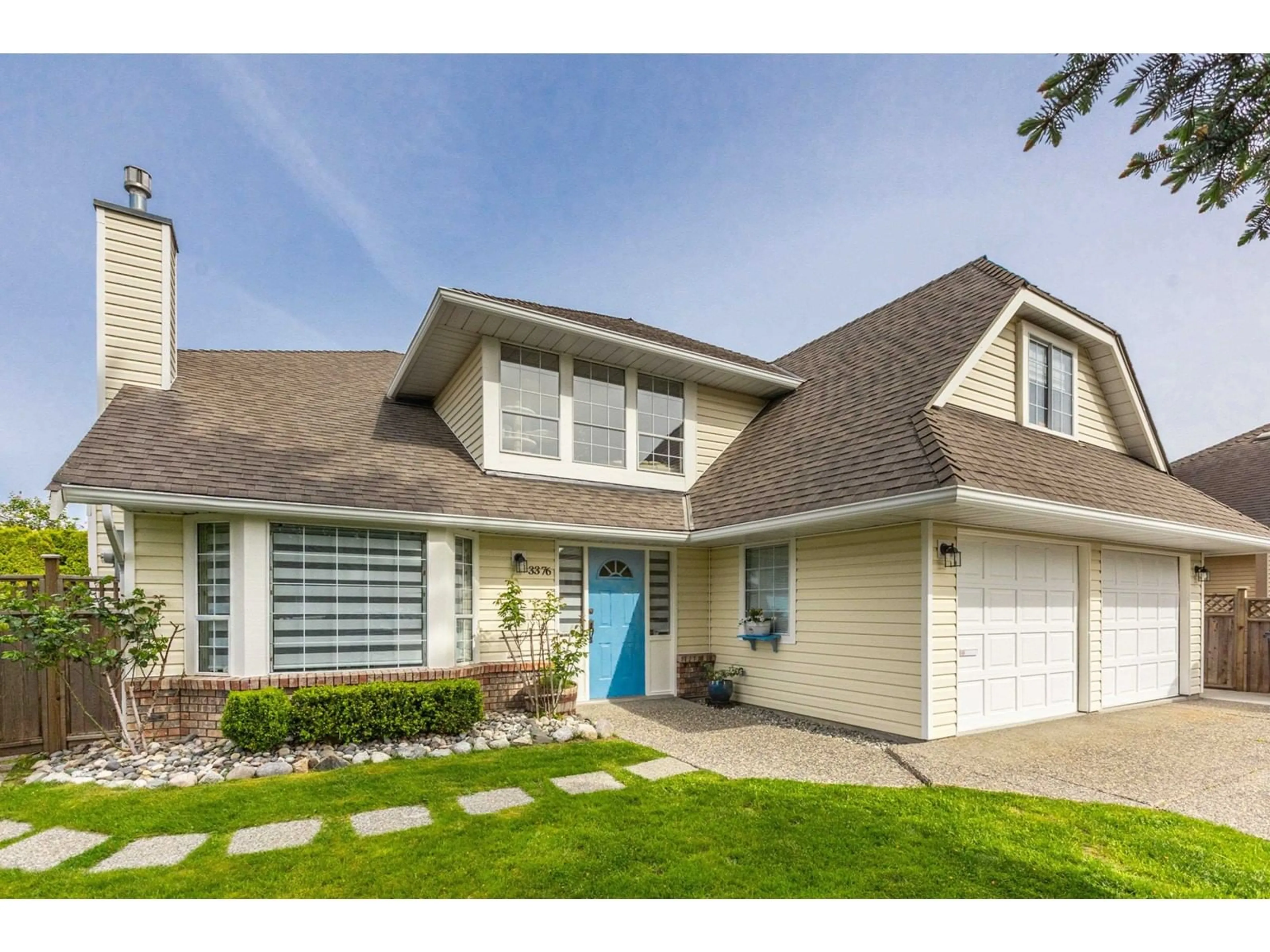 Home with vinyl exterior material, street for 3376 197, Langley British Columbia V3A7X3