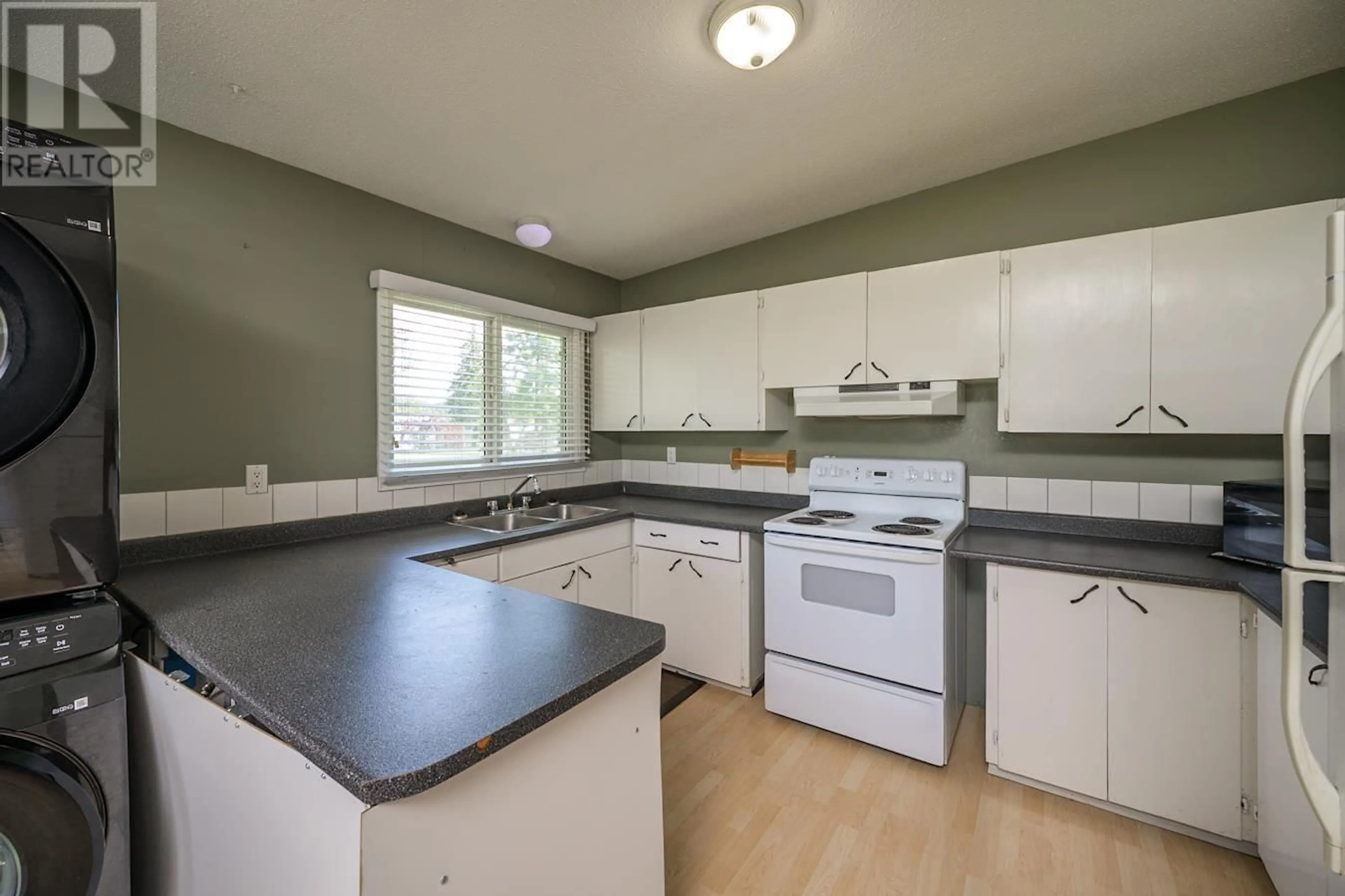 Standard kitchen, unknown for 3113 NECHAKO DRIVE, Prince George British Columbia V2M3B2
