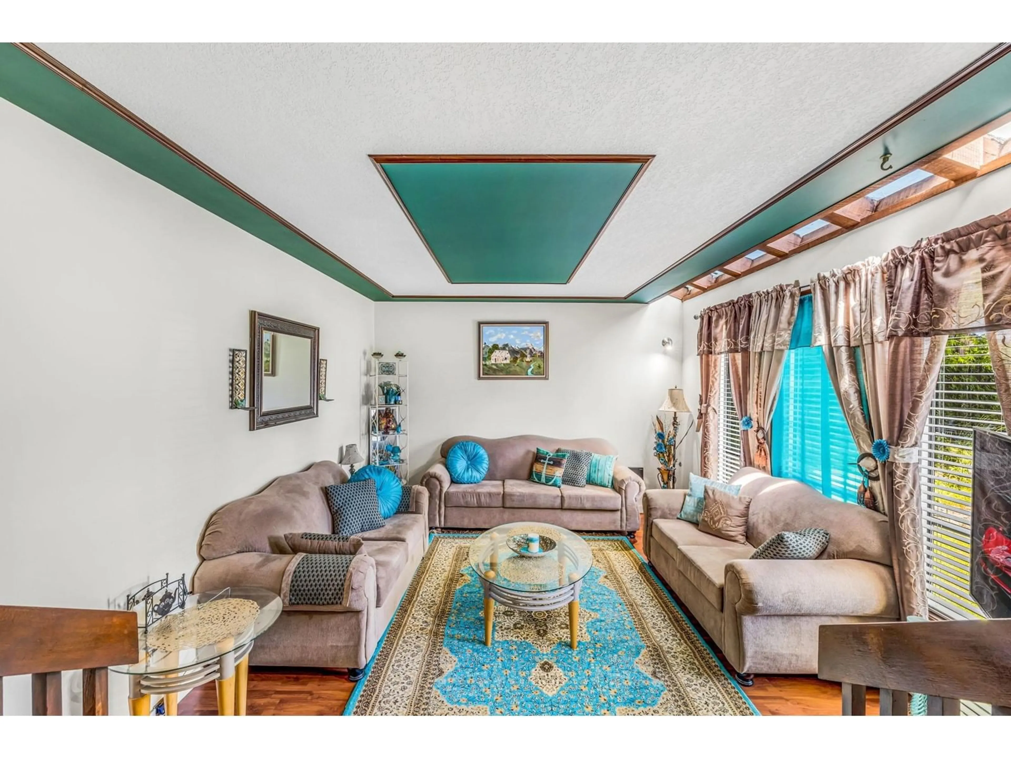 Living room with furniture, unknown for 13719 GLEN, Surrey British Columbia V3V6L5