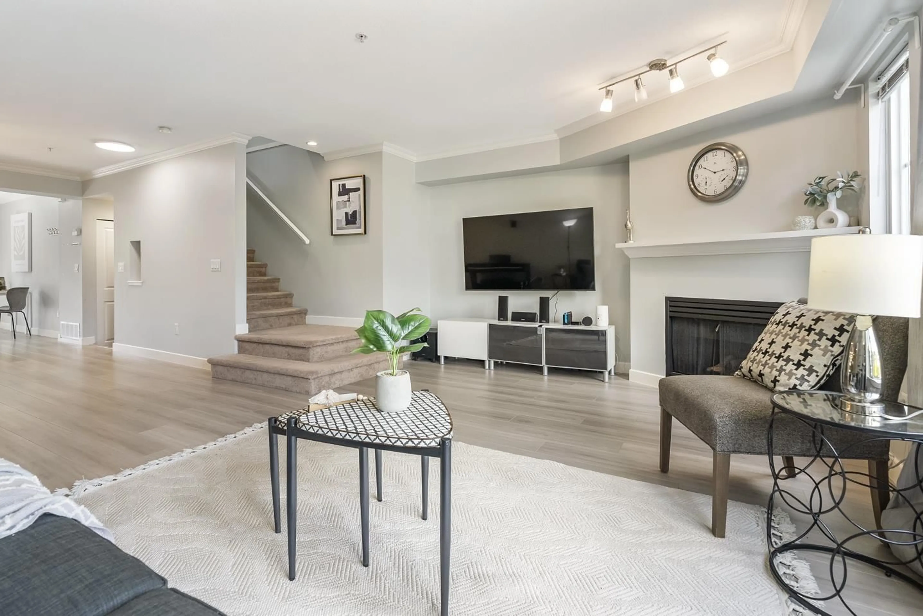 Living room with furniture, unknown for 83 - 20540 66, Langley British Columbia V2Y2Y7
