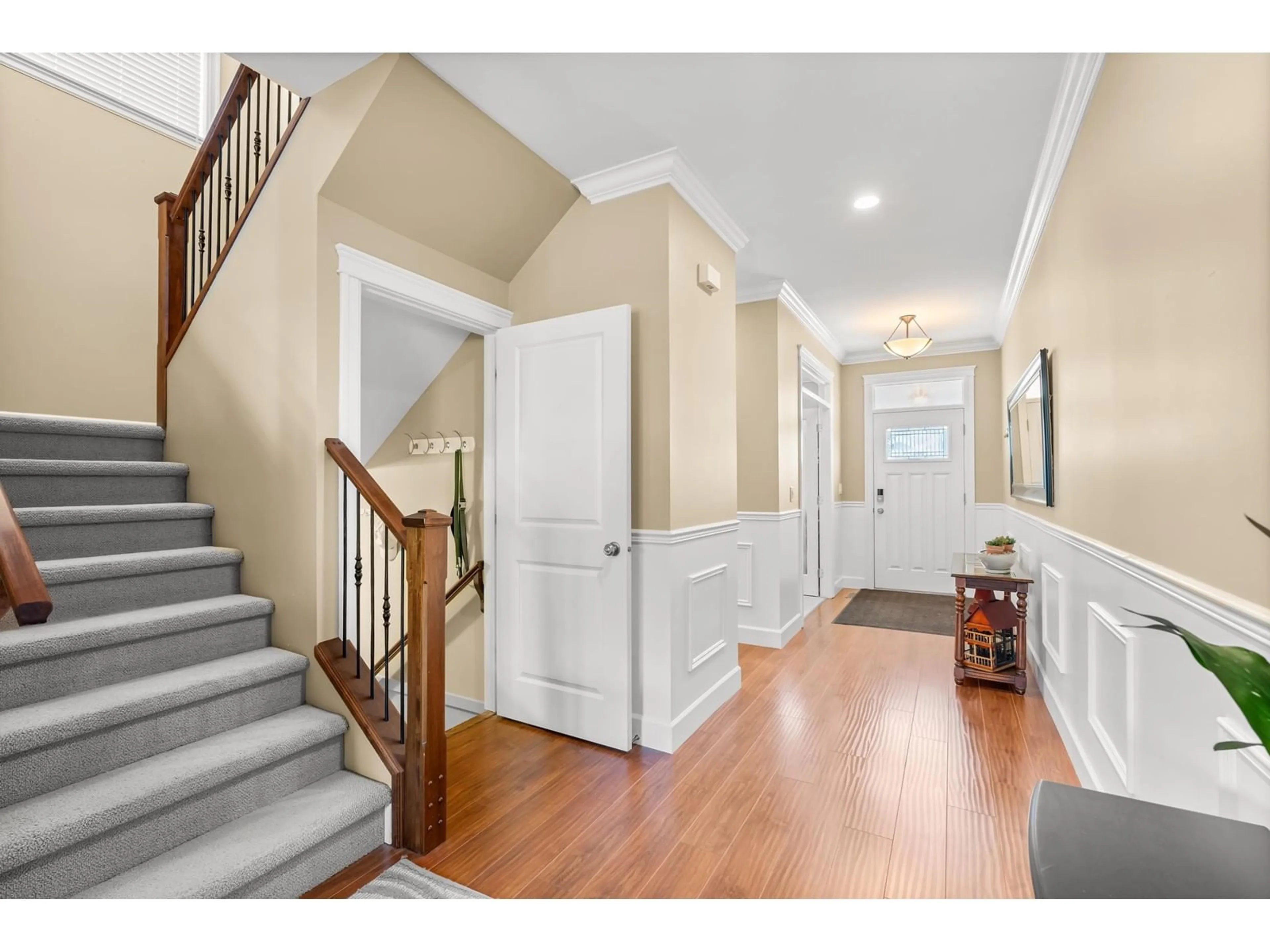 Indoor entryway for 17919 71, Surrey British Columbia V3S7C7