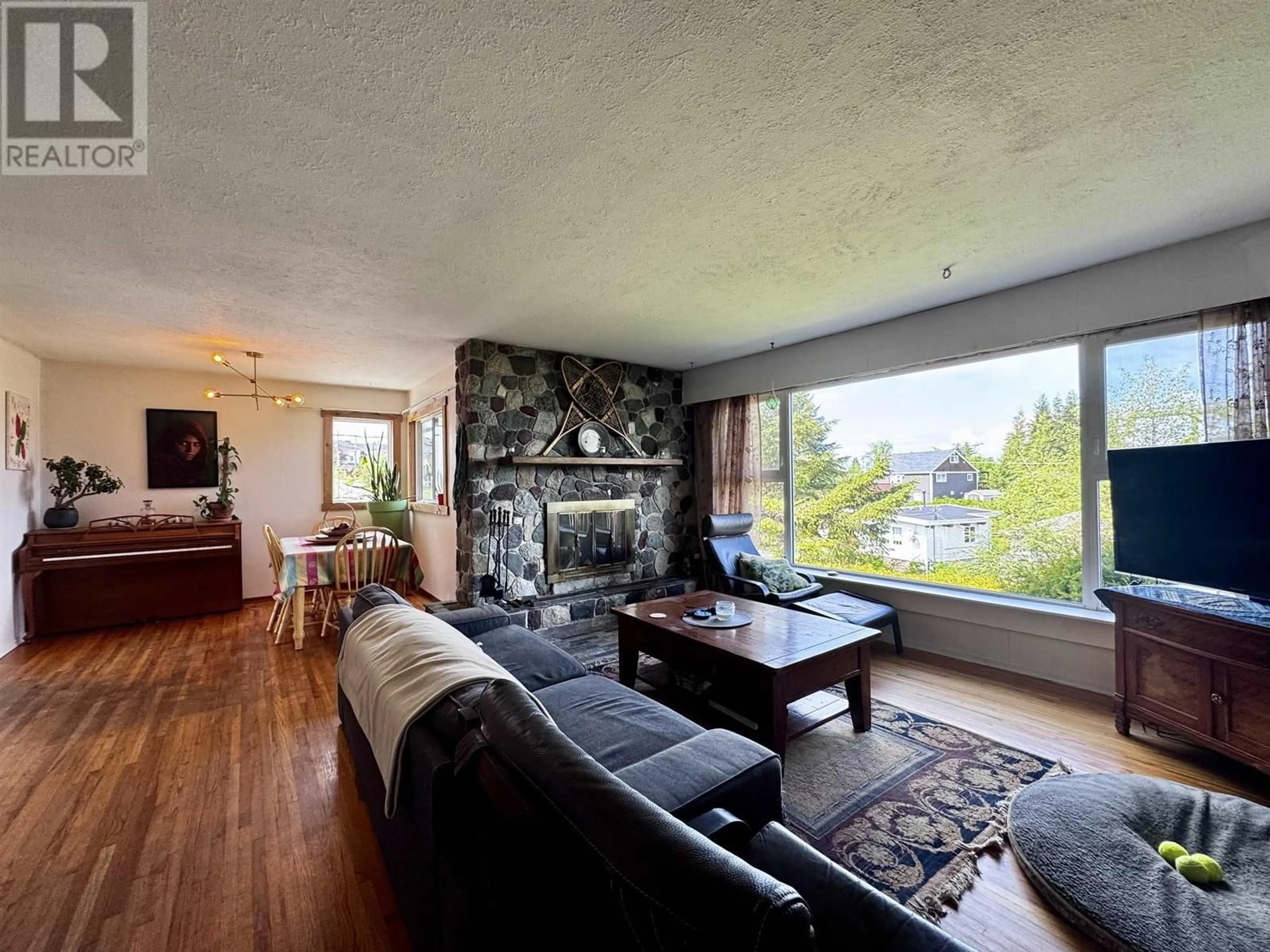 Living room with furniture, wood/laminate floor for 1519 ATLIN AVENUE, Prince Rupert British Columbia V8J1E4