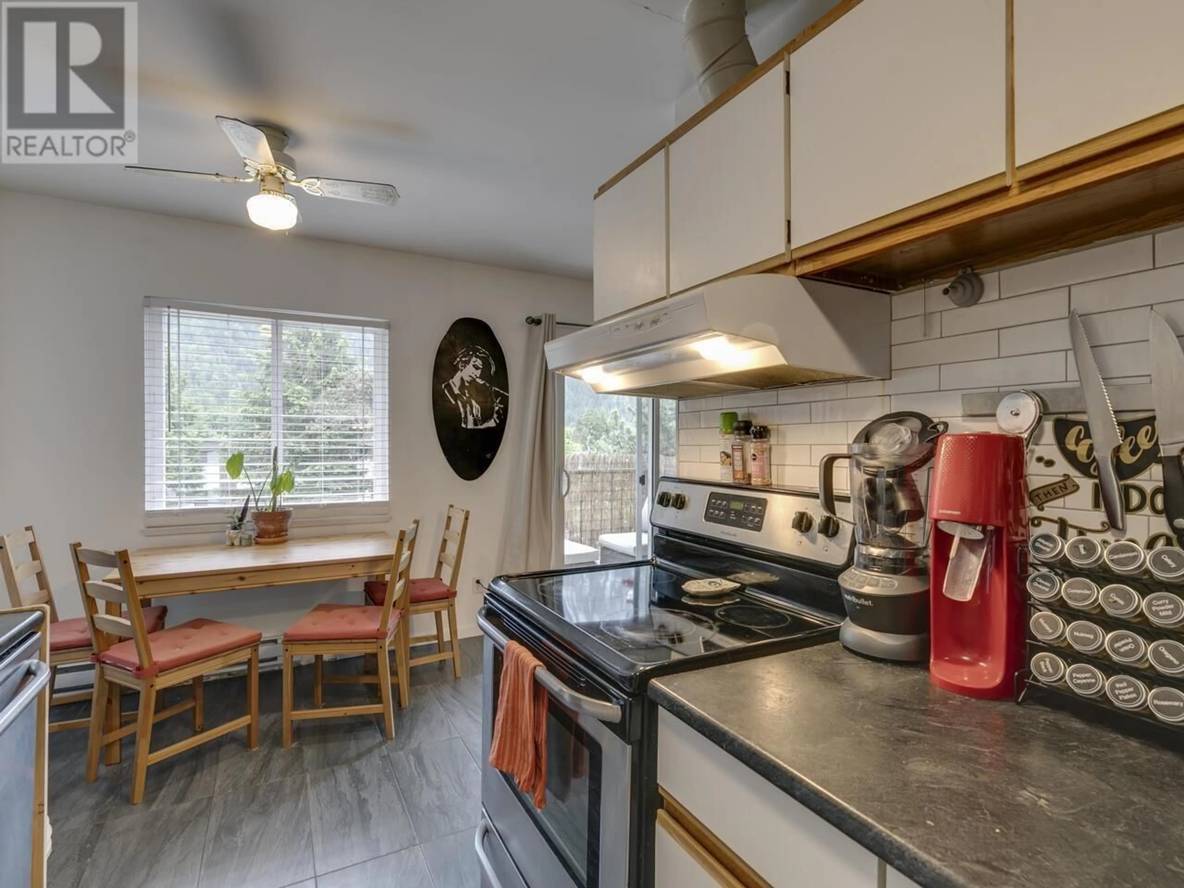 Open concept kitchen, unknown for 21 - 38173 WESTWAY AVENUE, Squamish British Columbia V8B0Y4