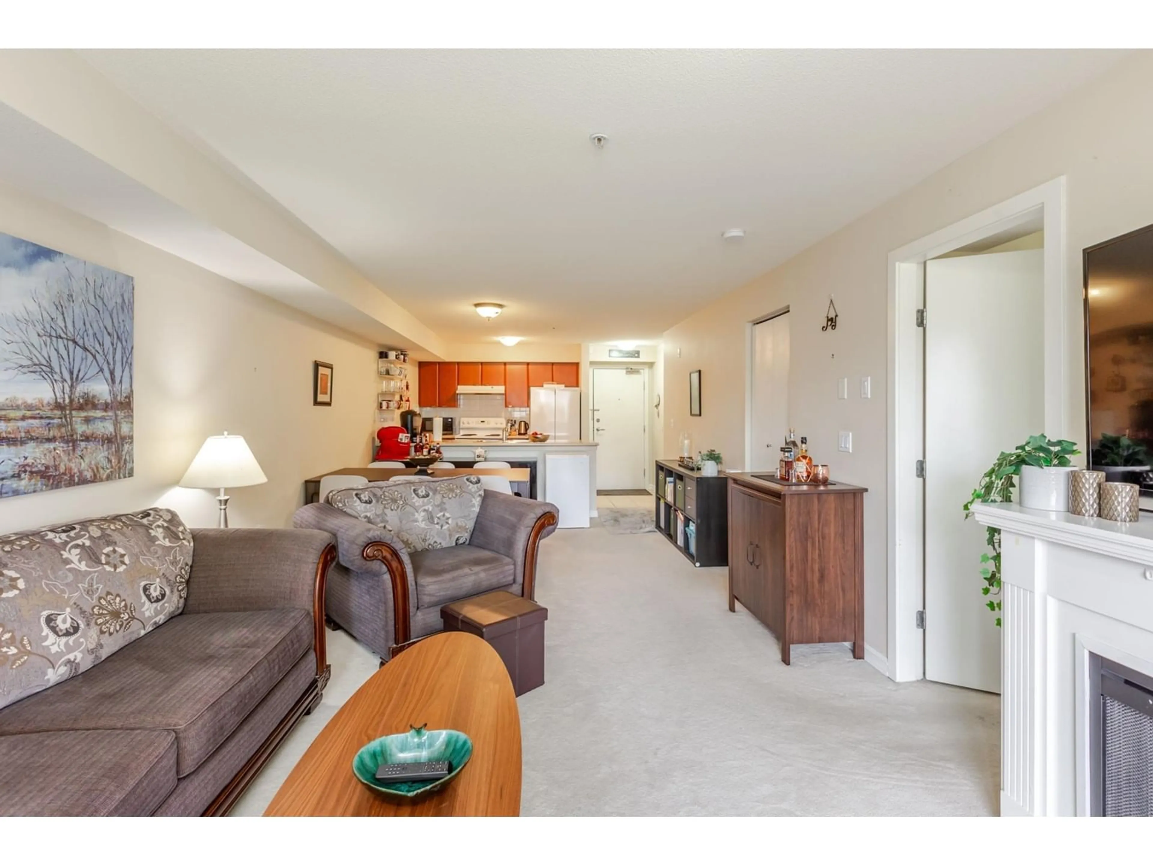 Living room with furniture, unknown for 306 - 10092 148, Surrey British Columbia V3R4G7