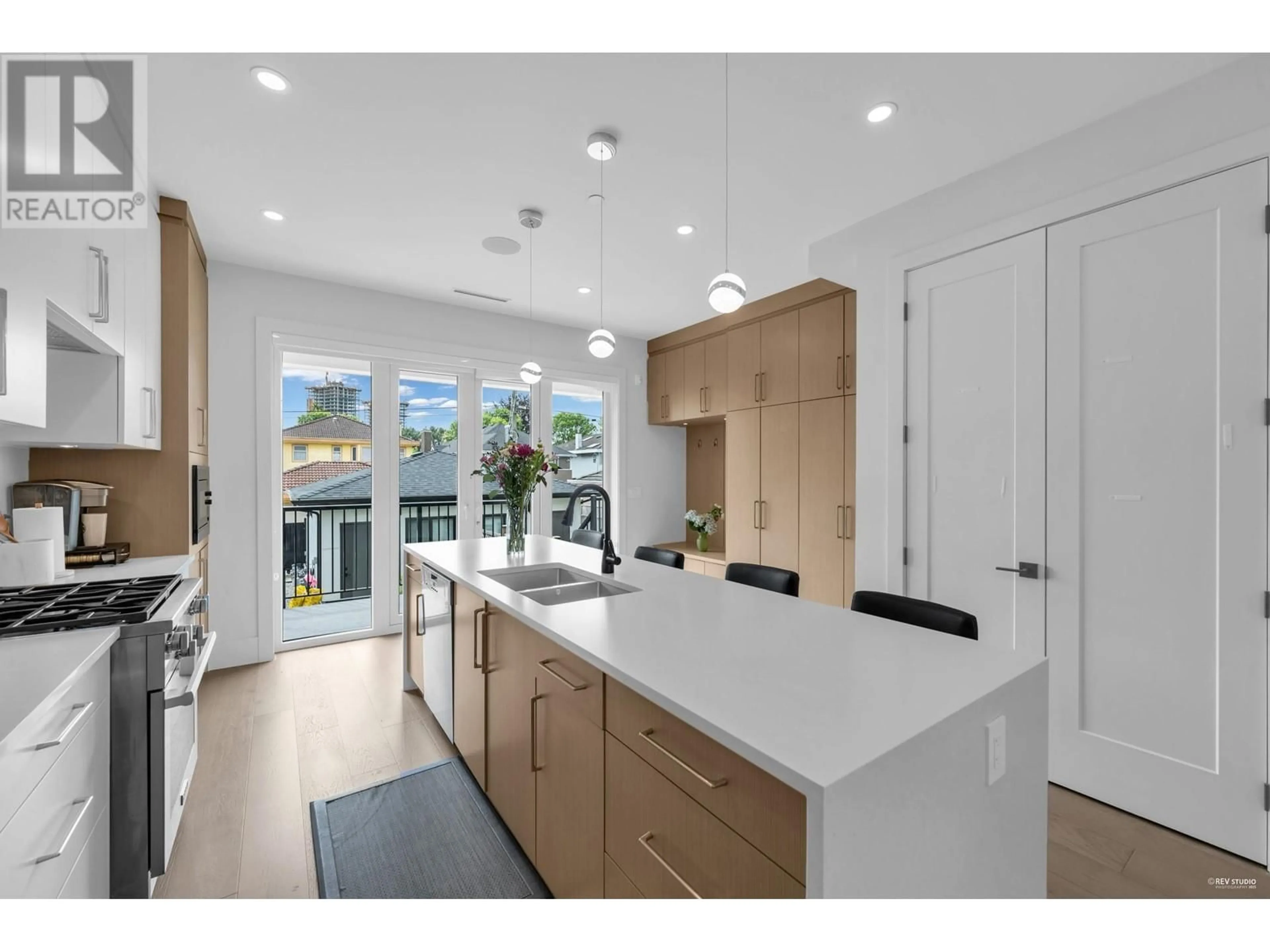 Open concept kitchen, unknown for 560 63RD AVENUE, Vancouver British Columbia V6P2G8