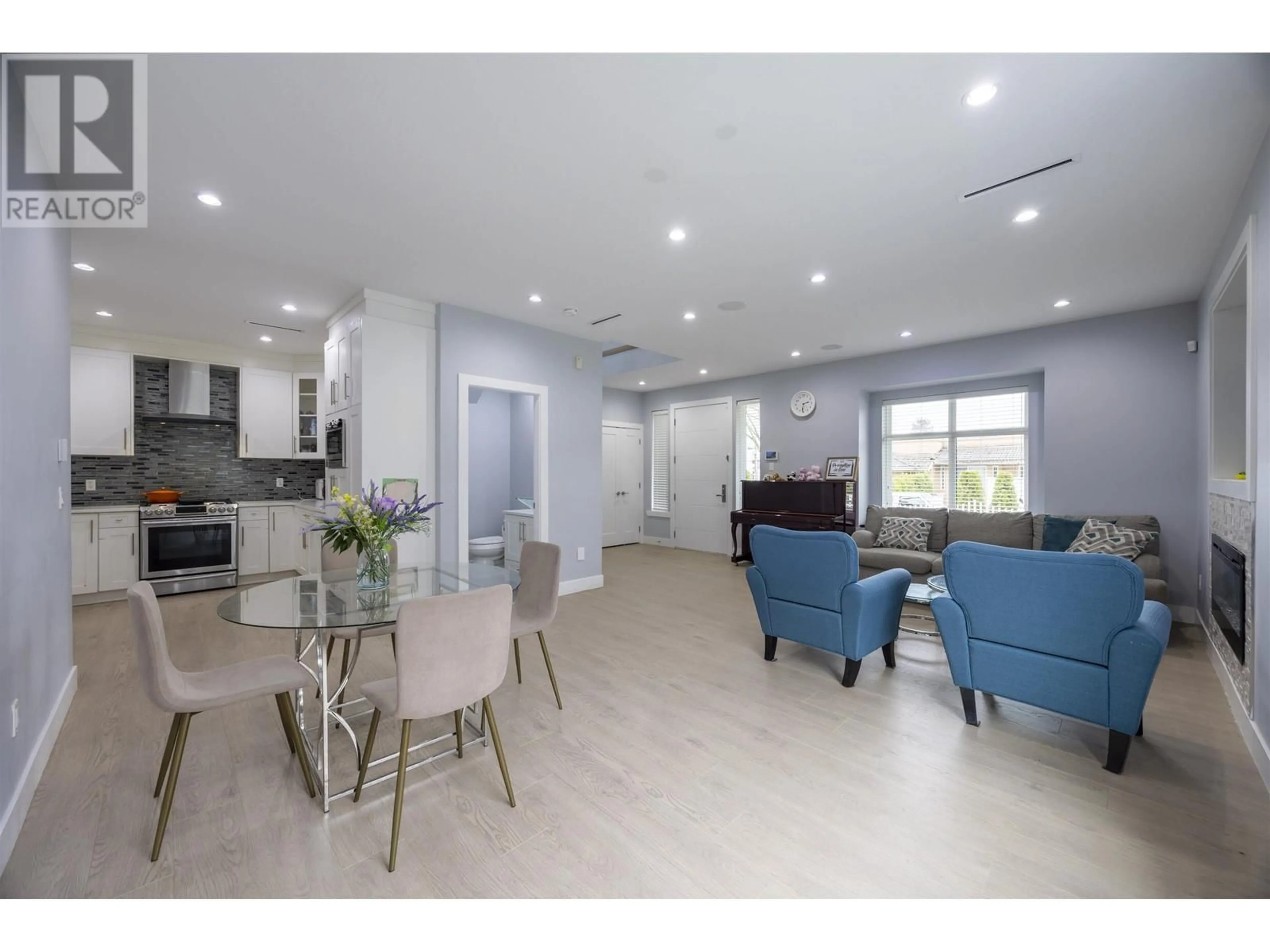 Open concept kitchen, ceramic/tile floor for 7588 13TH STREET, Burnaby British Columbia V3N0H3