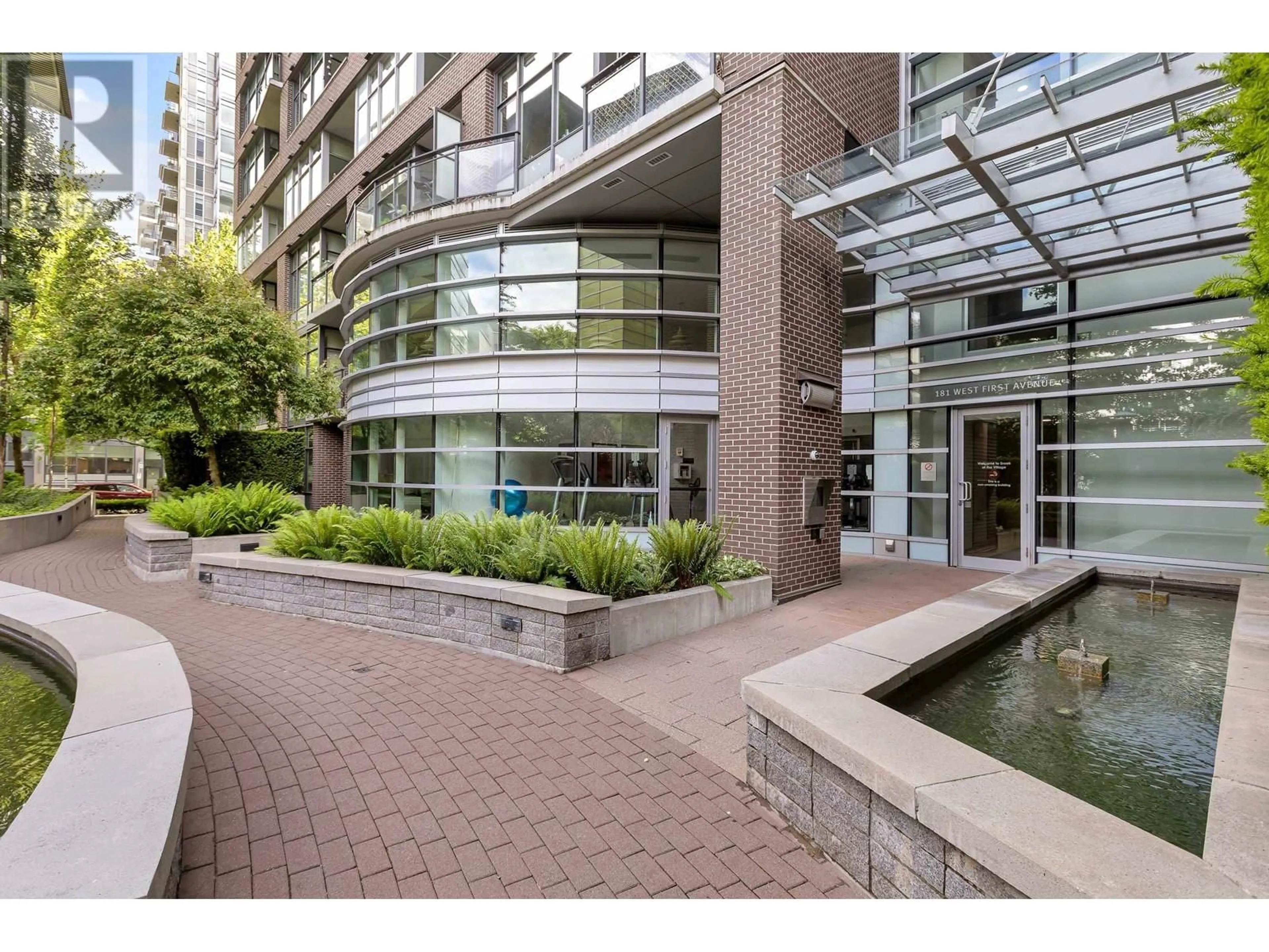 Indoor foyer for 405 - 181 1ST AVENUE, Vancouver British Columbia V5Y0E3