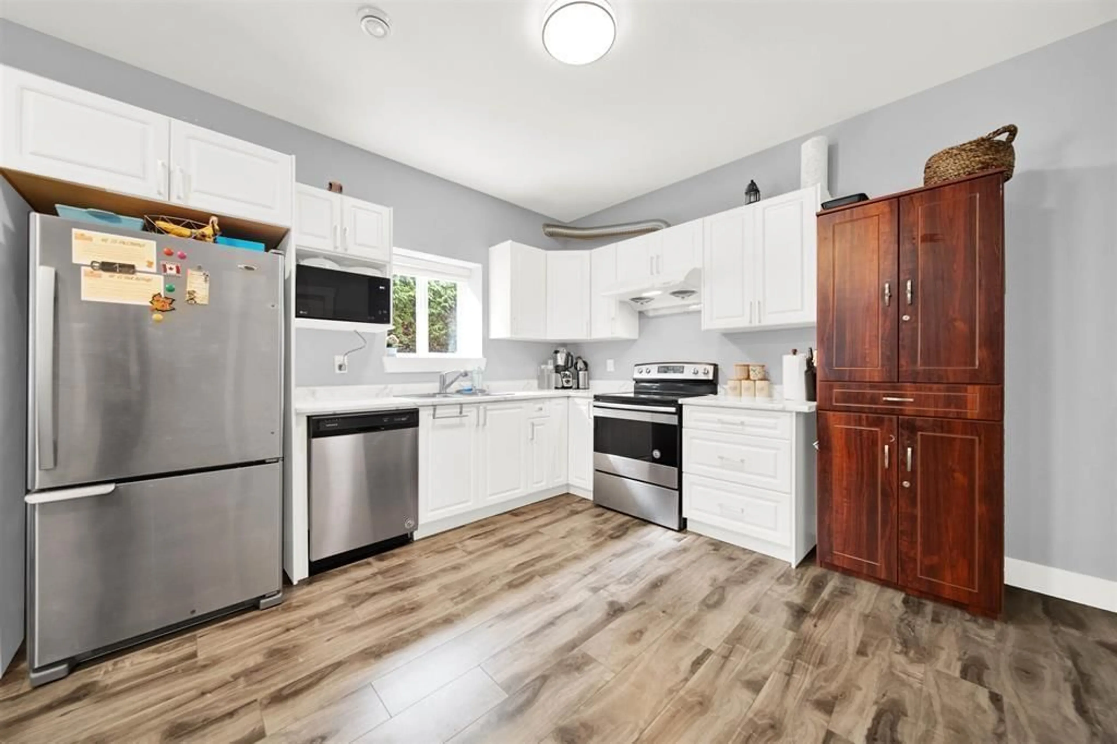 Open concept kitchen, unknown for 7766 DEERFIELD, Mission British Columbia V2V3Z2